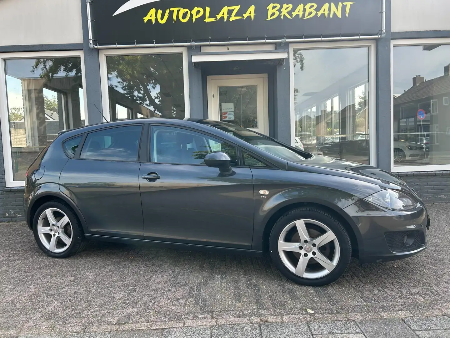 SEAT Leon 1.4 TSI / CLIMAT / NAVI / CRUISE / TELEFOON Gris - 2