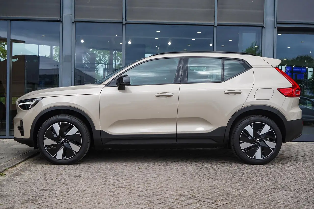 Volvo EX40 2026