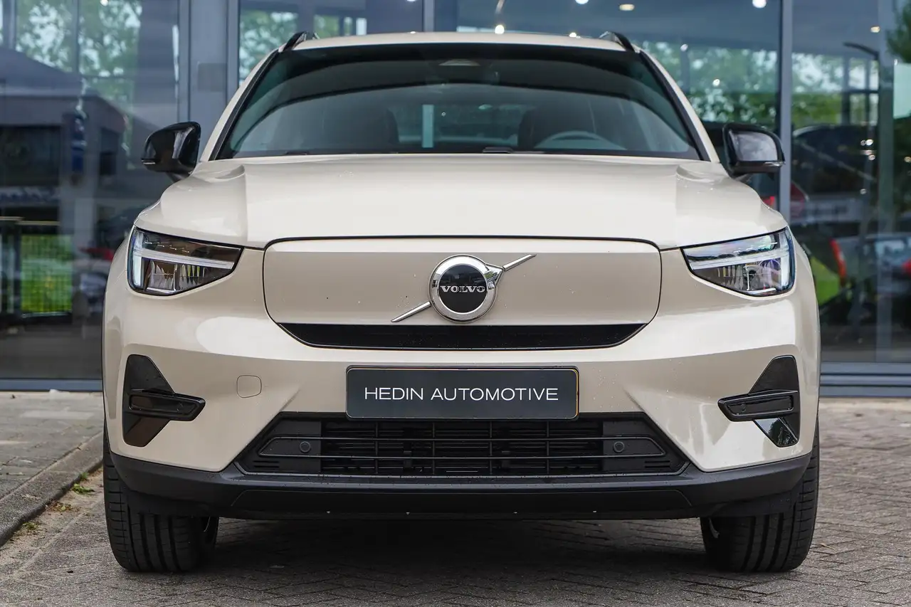 Volvo EX40 2026