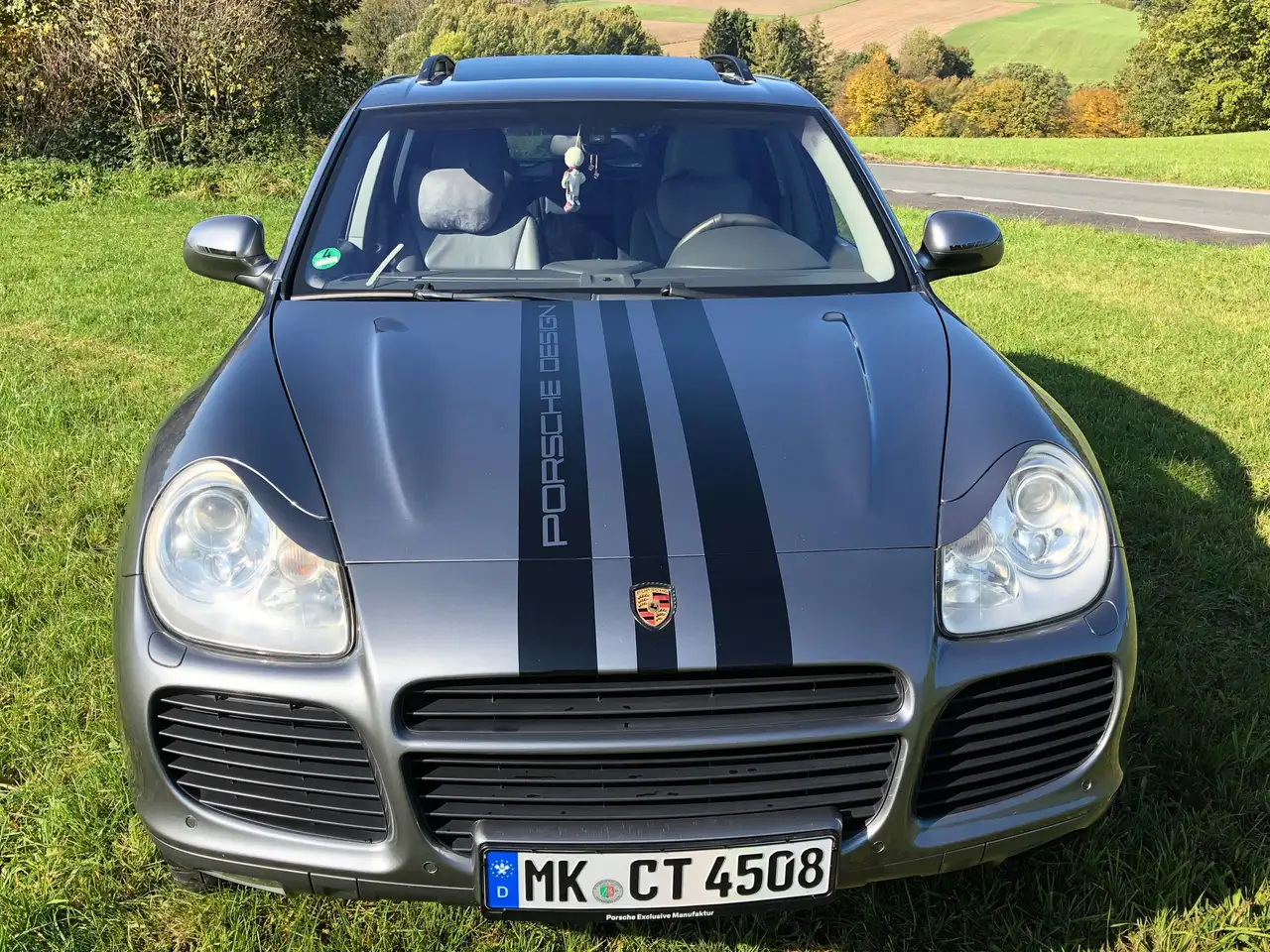 2003 Porsche Cayenne Cayenne Turbo, photograph 2