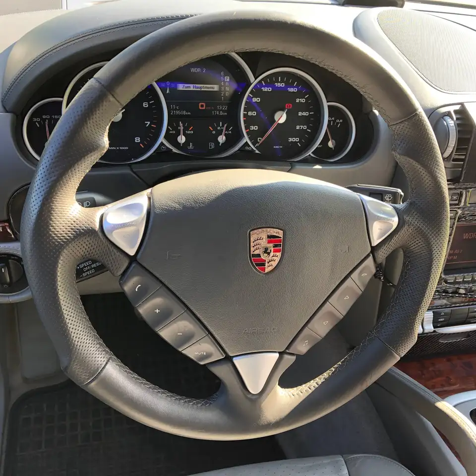 2003 Porsche Cayenne Cayenne Turbo, photograph 9