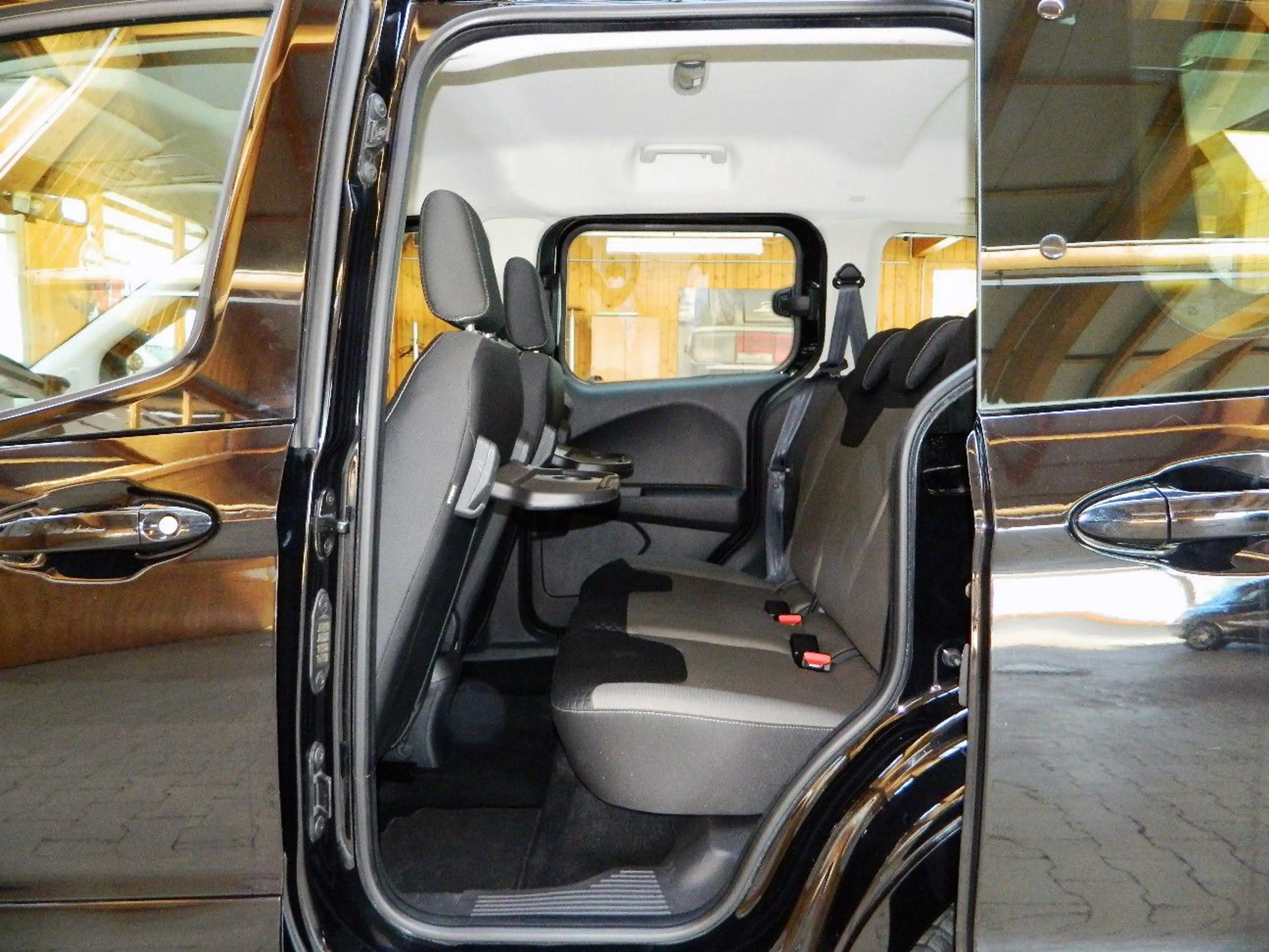 Ford Tourneo Courier Kombi 1.5 TDCi Trend/DAB/Klima/L — photo 12