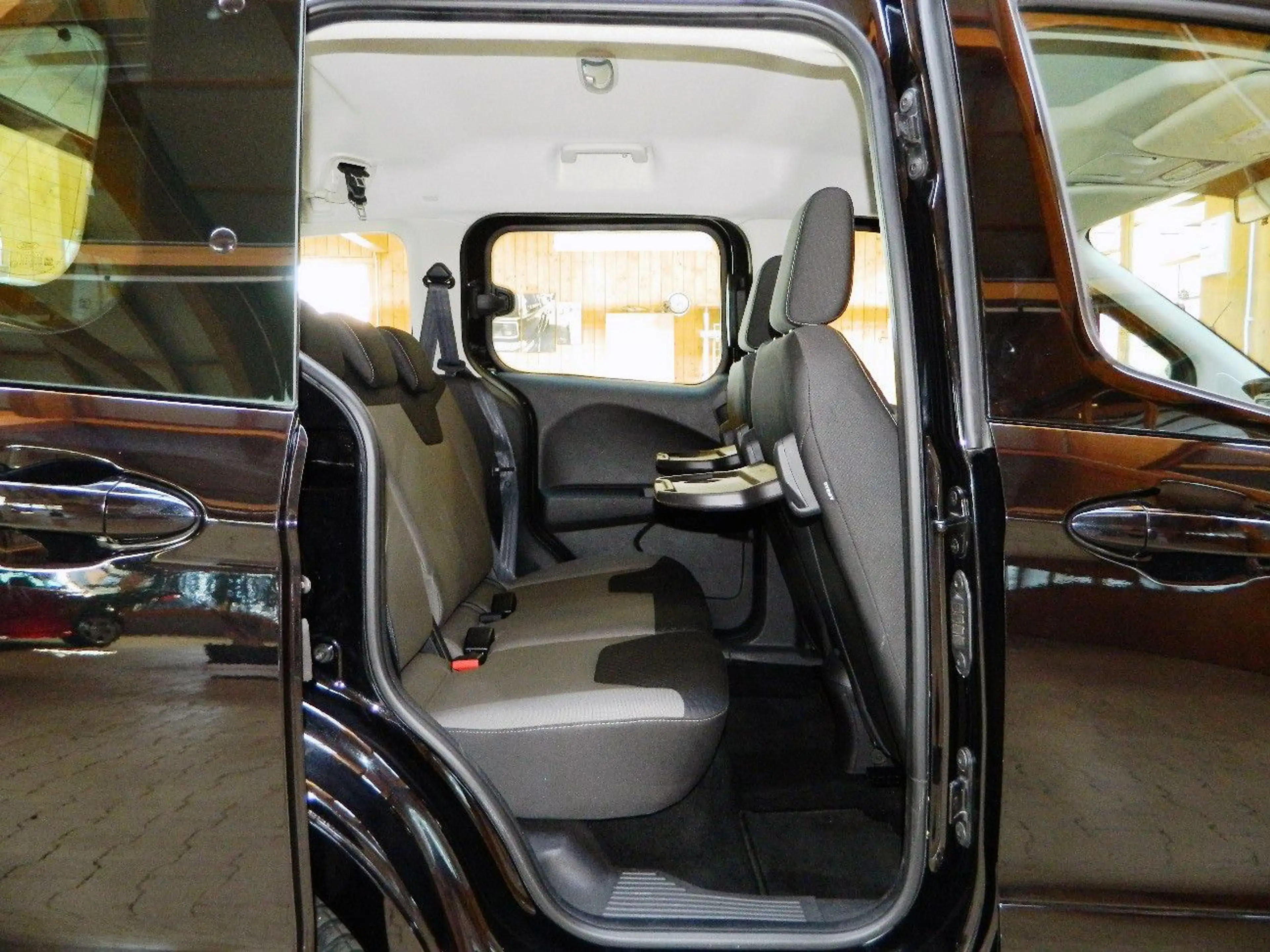 Ford Tourneo Courier Kombi 1.5 TDCi Trend/DAB/Klima/L — photo 13