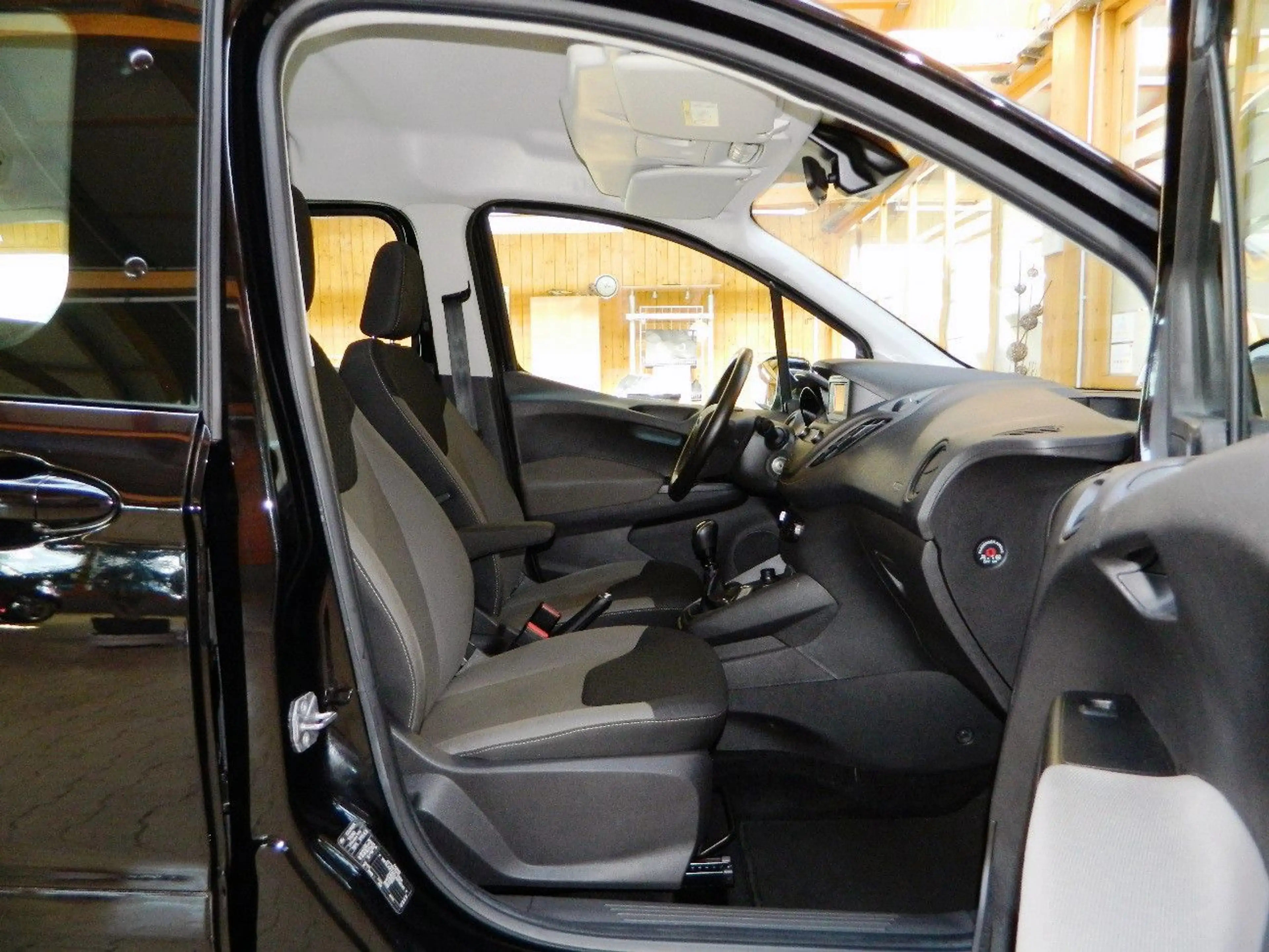 Ford Tourneo Courier Kombi 1.5 TDCi Trend/DAB/Klima/L — photo 11