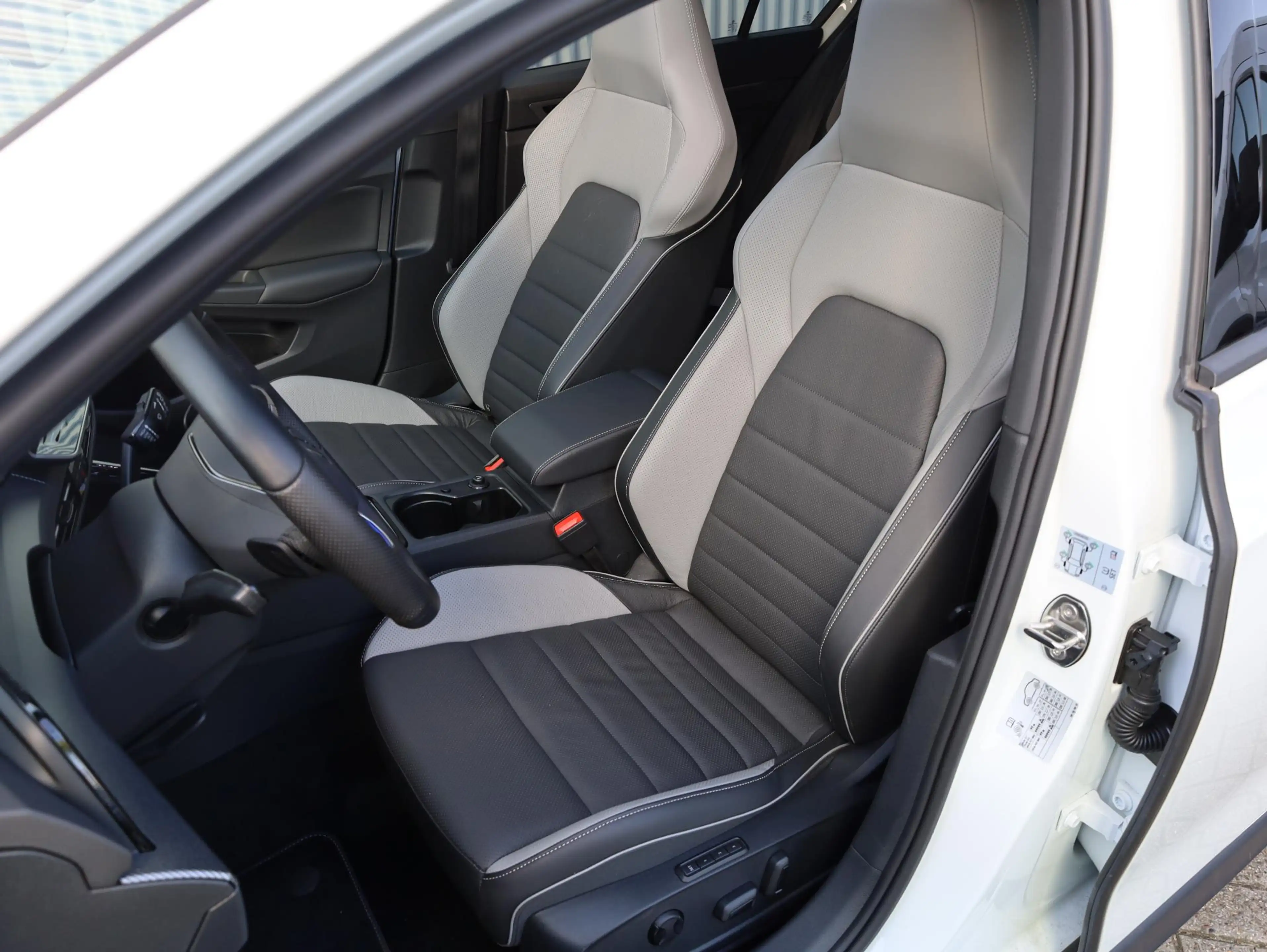 Volkswagen Golf GTE 1.5 eHybrid 272PK | Panodak | Leer | 360° | Garant — photo 8