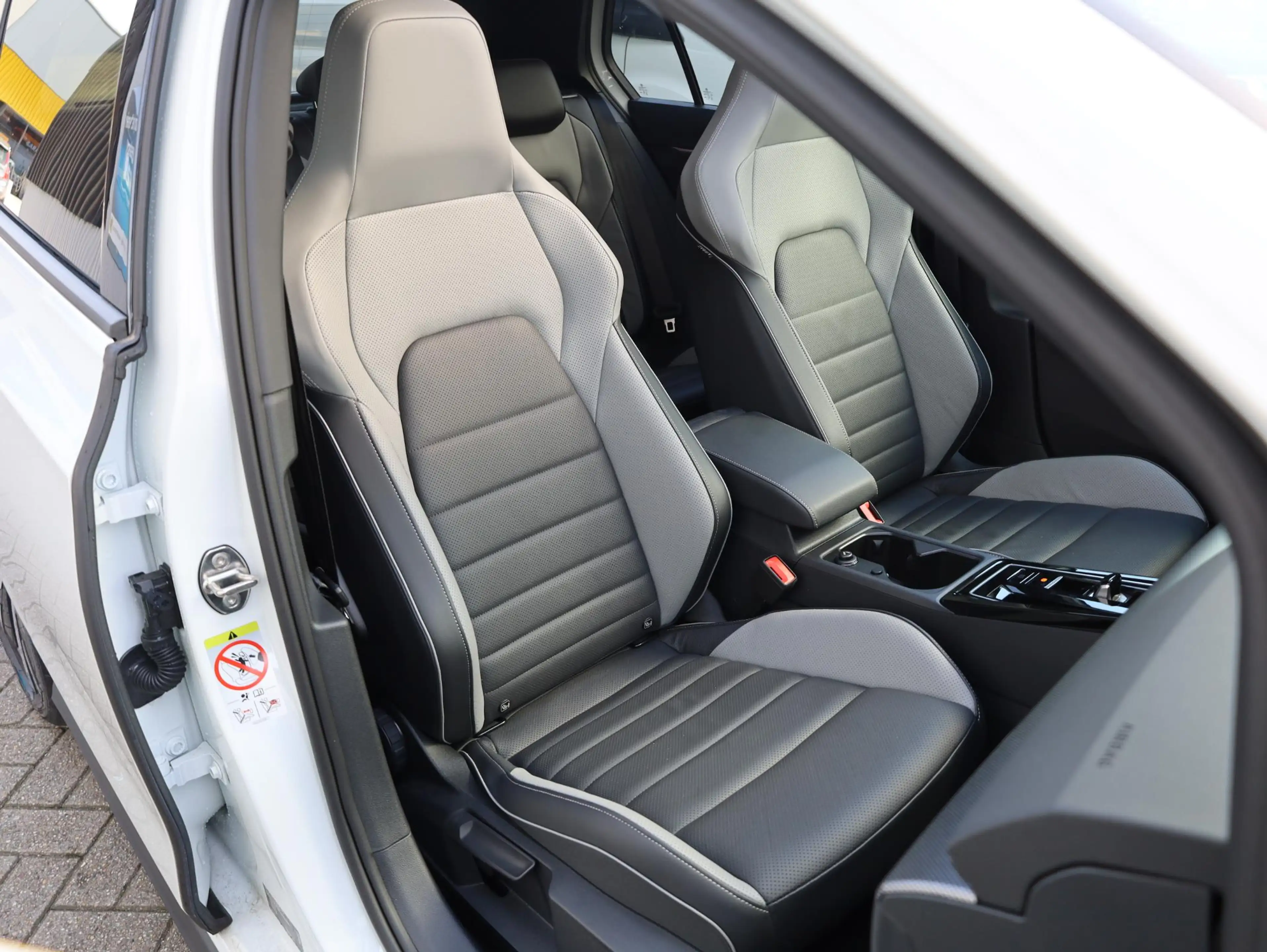 Volkswagen Golf GTE 1.5 eHybrid 272PK | Panodak | Leer | 360° | Garant — photo 46
