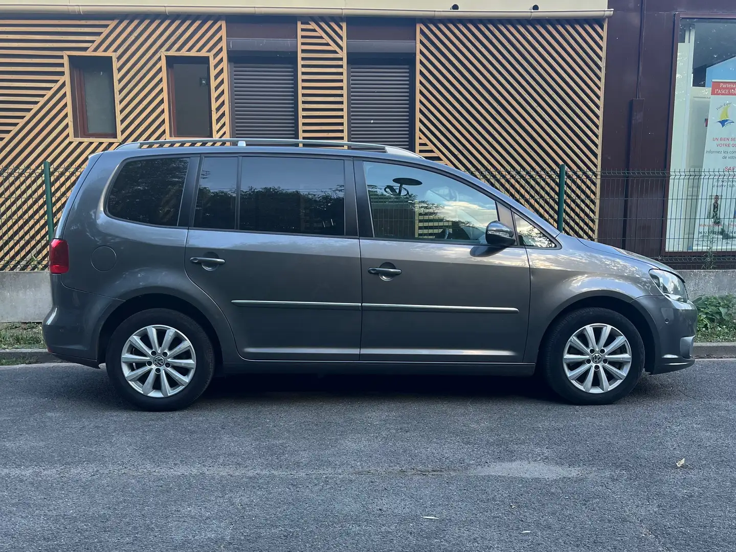 Volkswagen Touran Touran 2.0 TDI 140 FAP BlueMotion Carat DSG6 Gris - 2