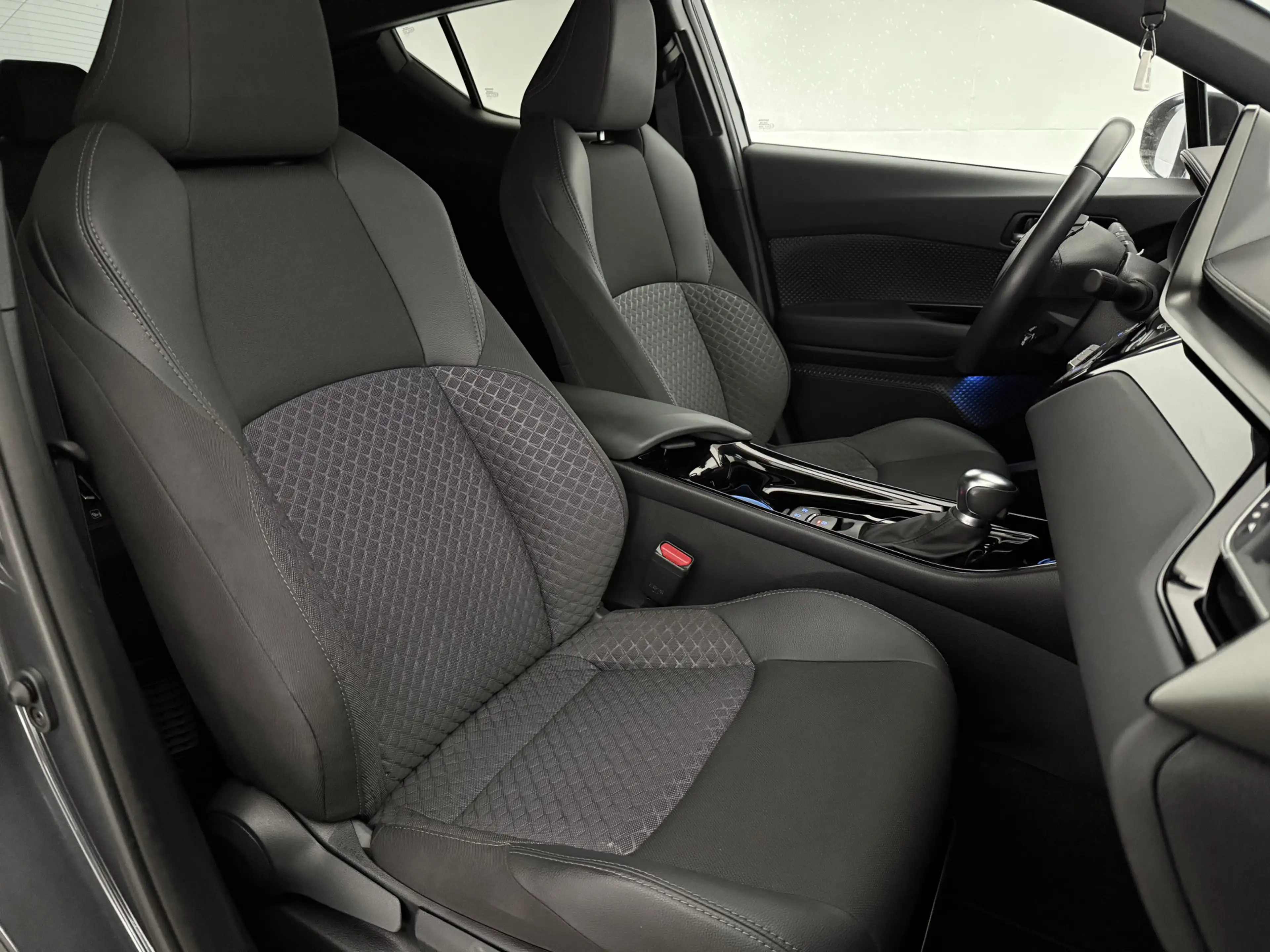 Toyota C-HR 2.0 Hybrid Style | Camera | Carplay | Cruise | LED — photo 14