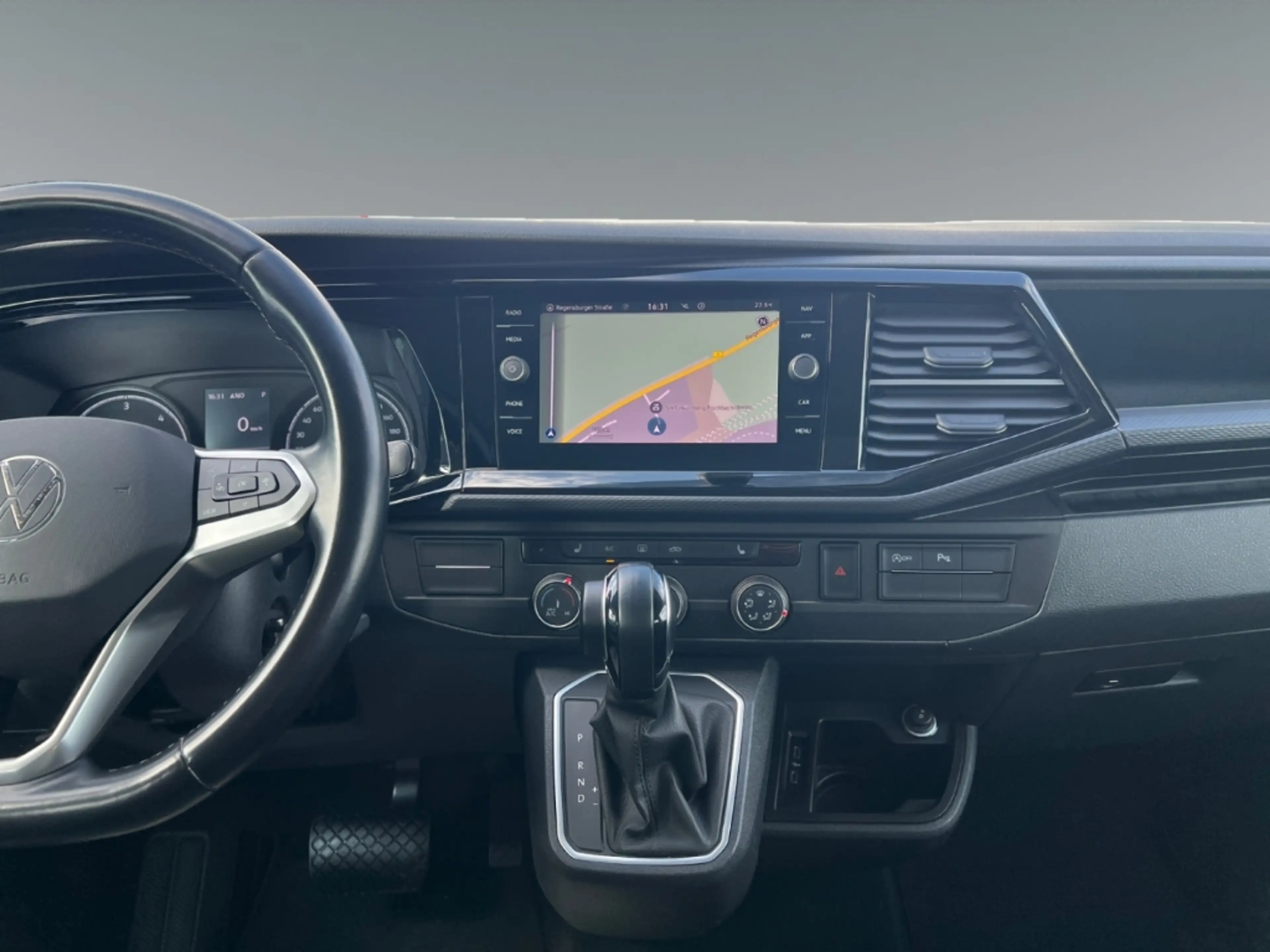 Volkswagen T6.1 Multivan 4MOTION Navi Kamera AHK Standheizung — photo 4