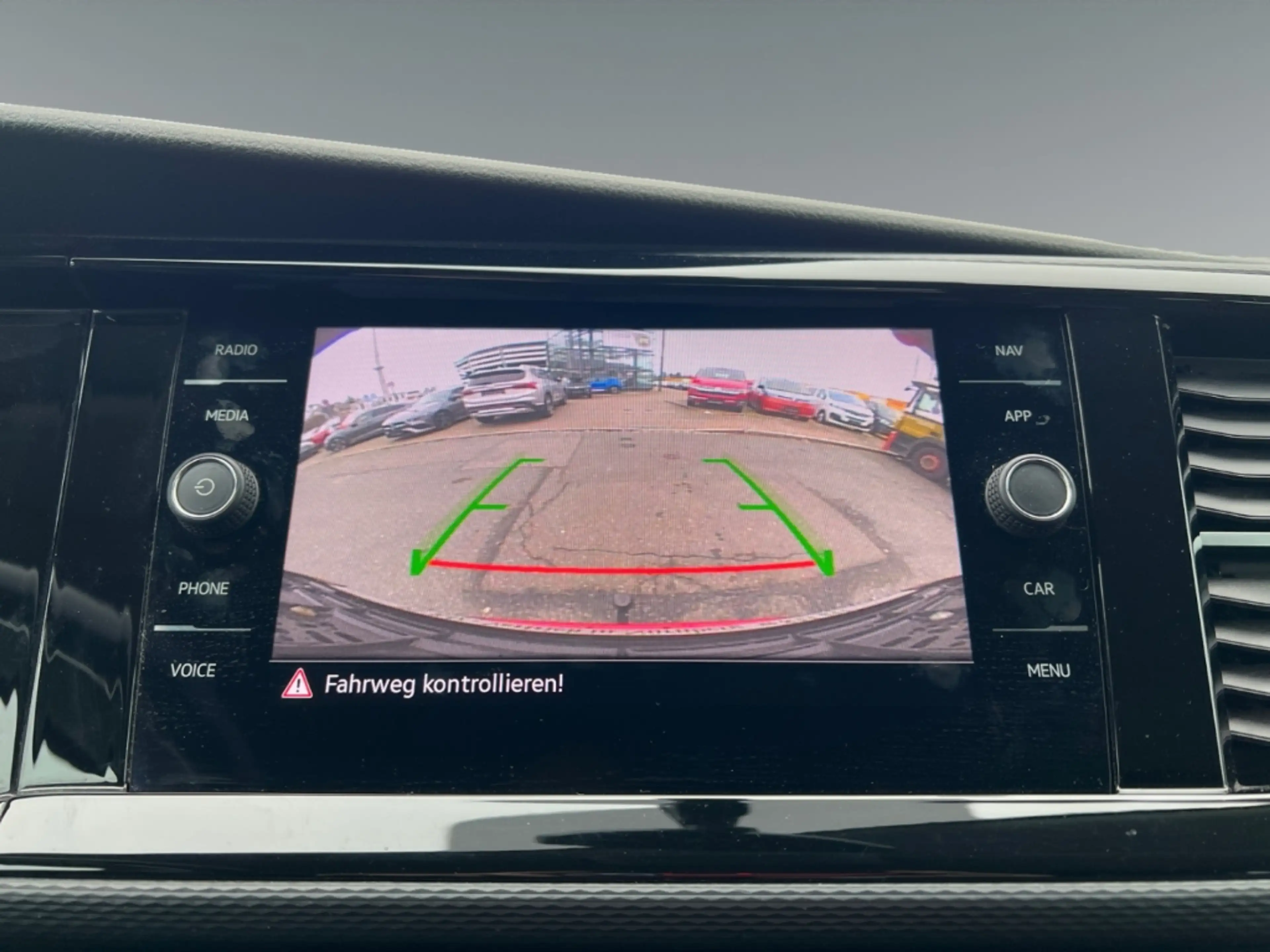 Volkswagen T6.1 Multivan 4MOTION Navi Kamera AHK Standheizung — photo 14