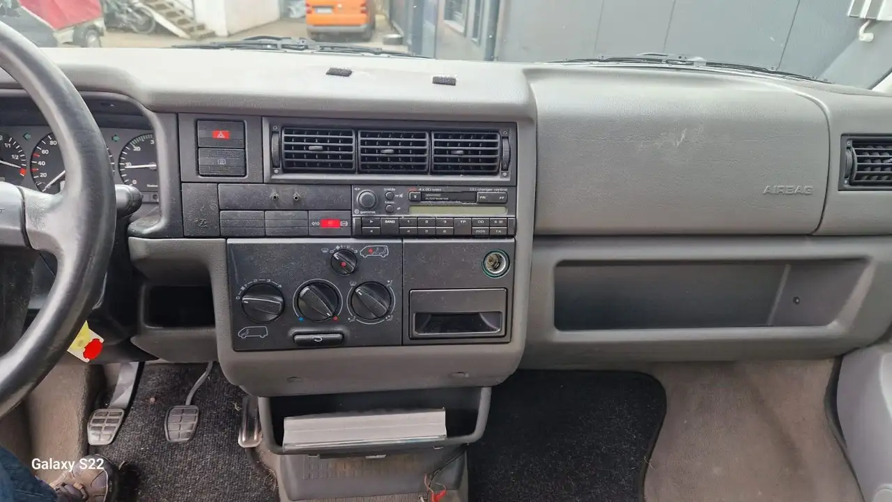 Volkswagen T4 Caravelle 2.5 syncro Schiebed. ZV eFH 1.Hand, foto 12