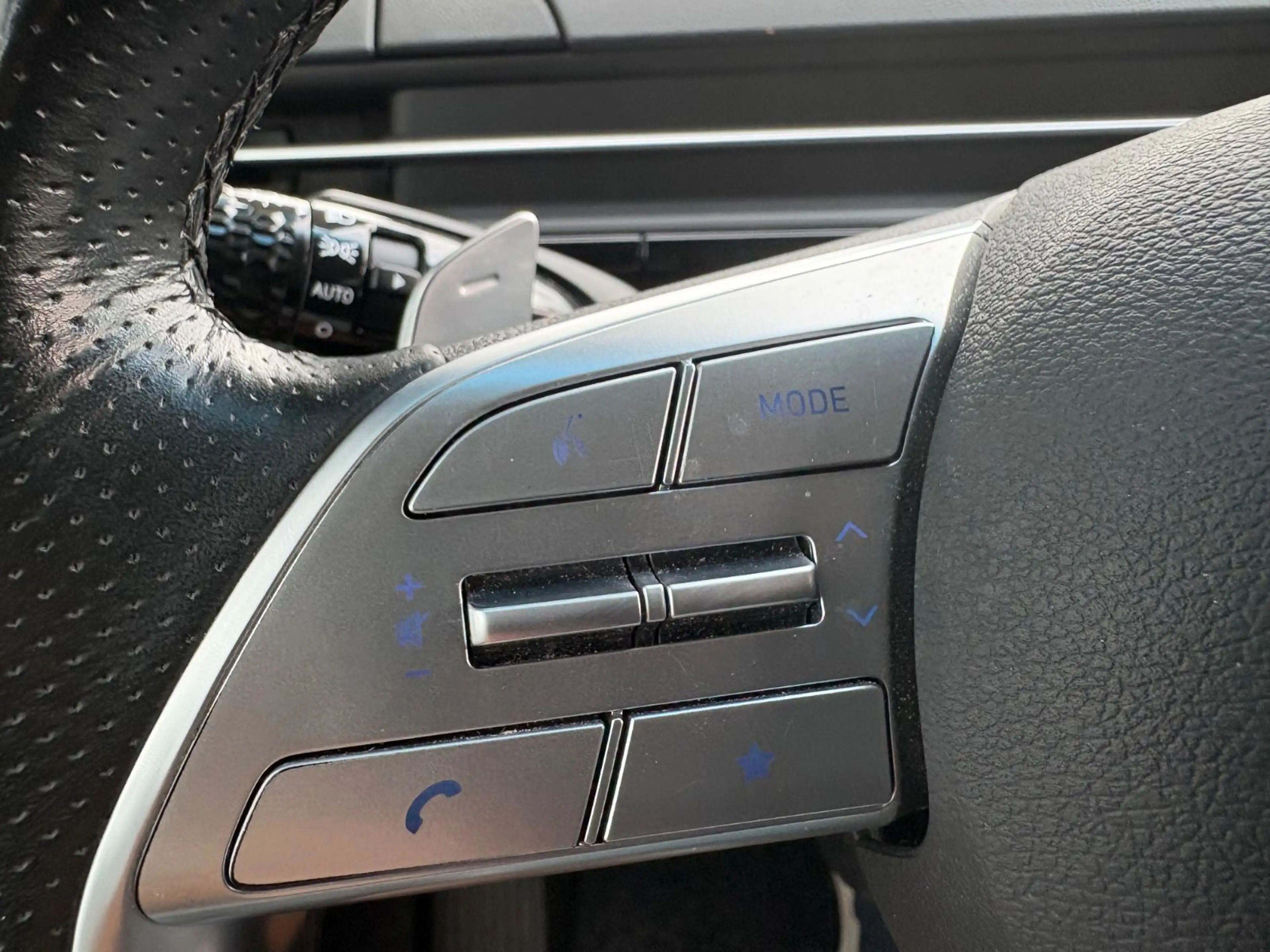 Hyundai STARIA Signature 4WD Autom Navi Leder — photo 11