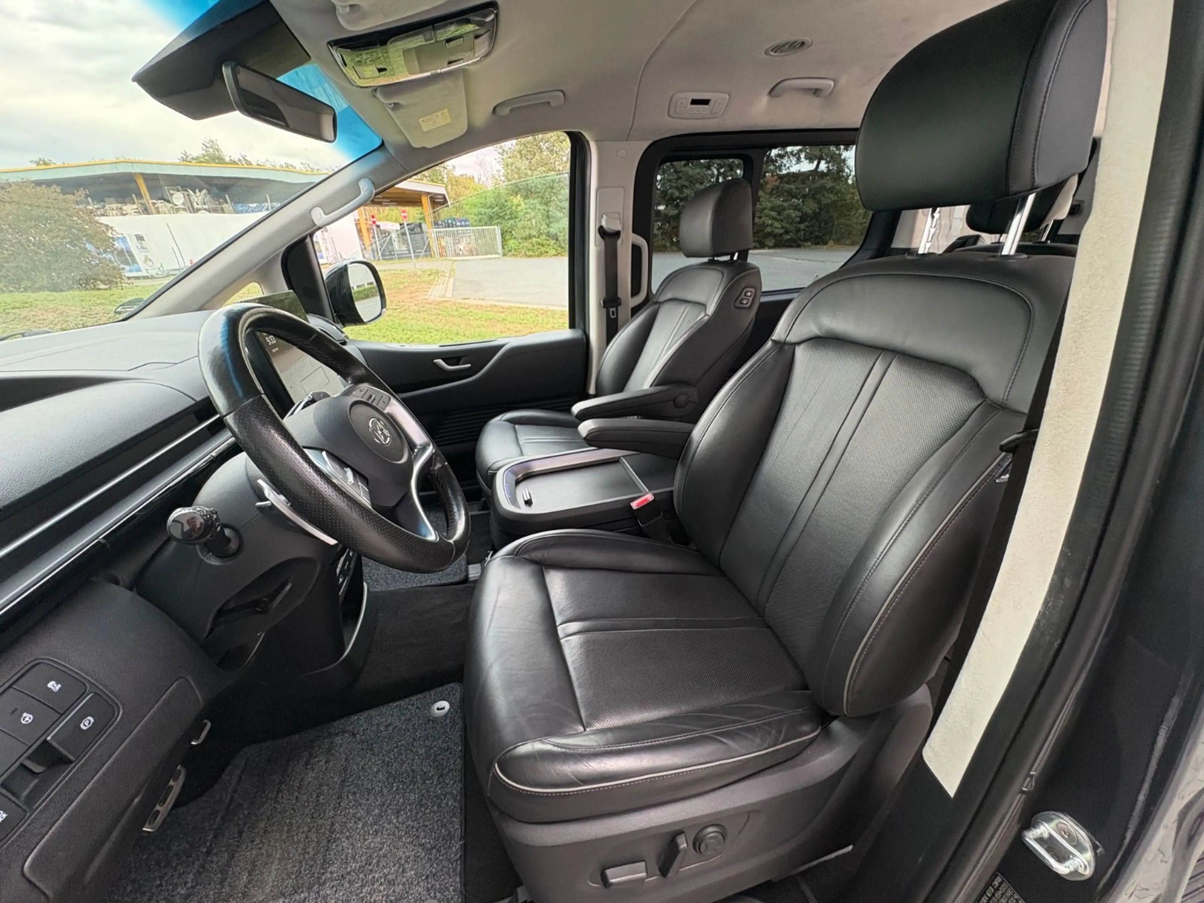 Hyundai STARIA Signature 4WD Autom Navi Leder — photo 8