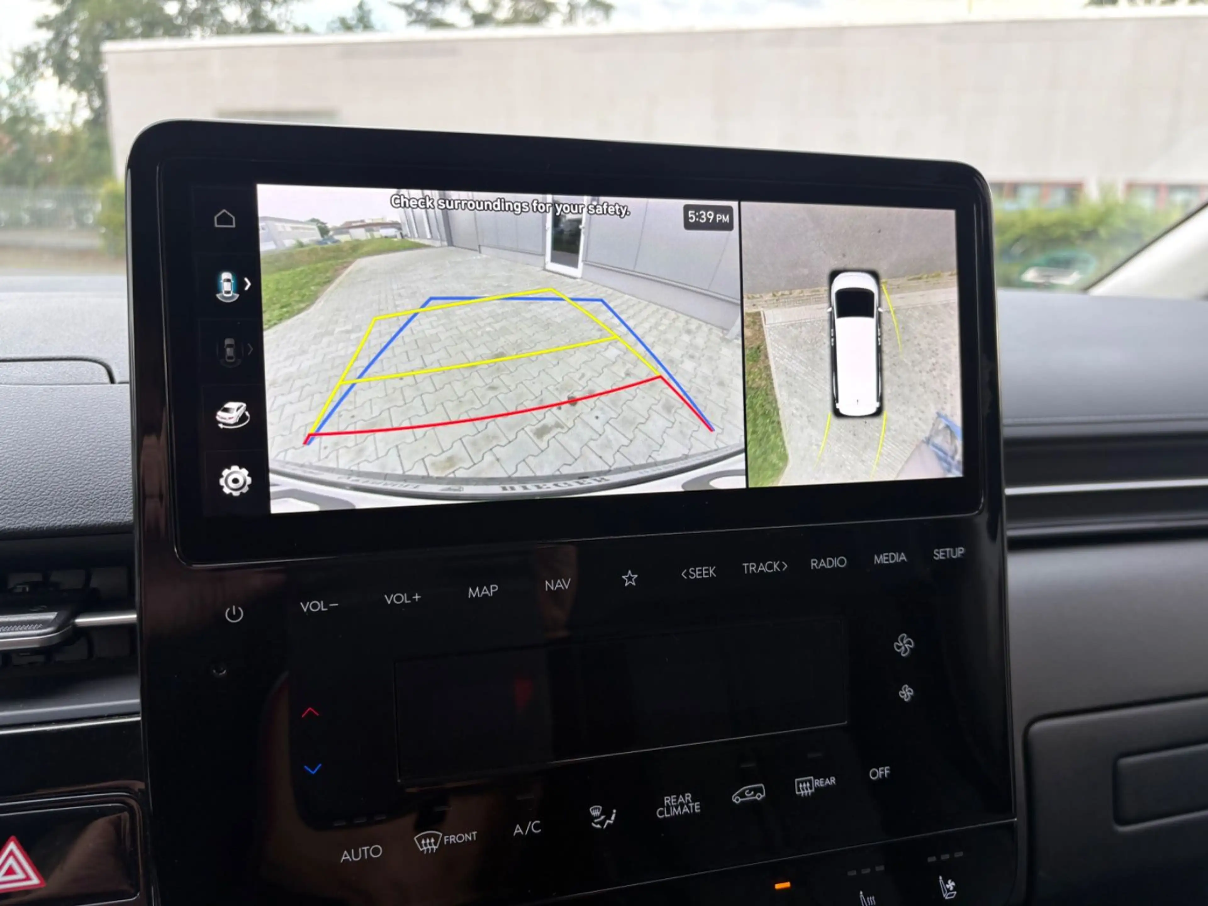 Hyundai STARIA Signature 4WD Autom Navi Leder — photo 14