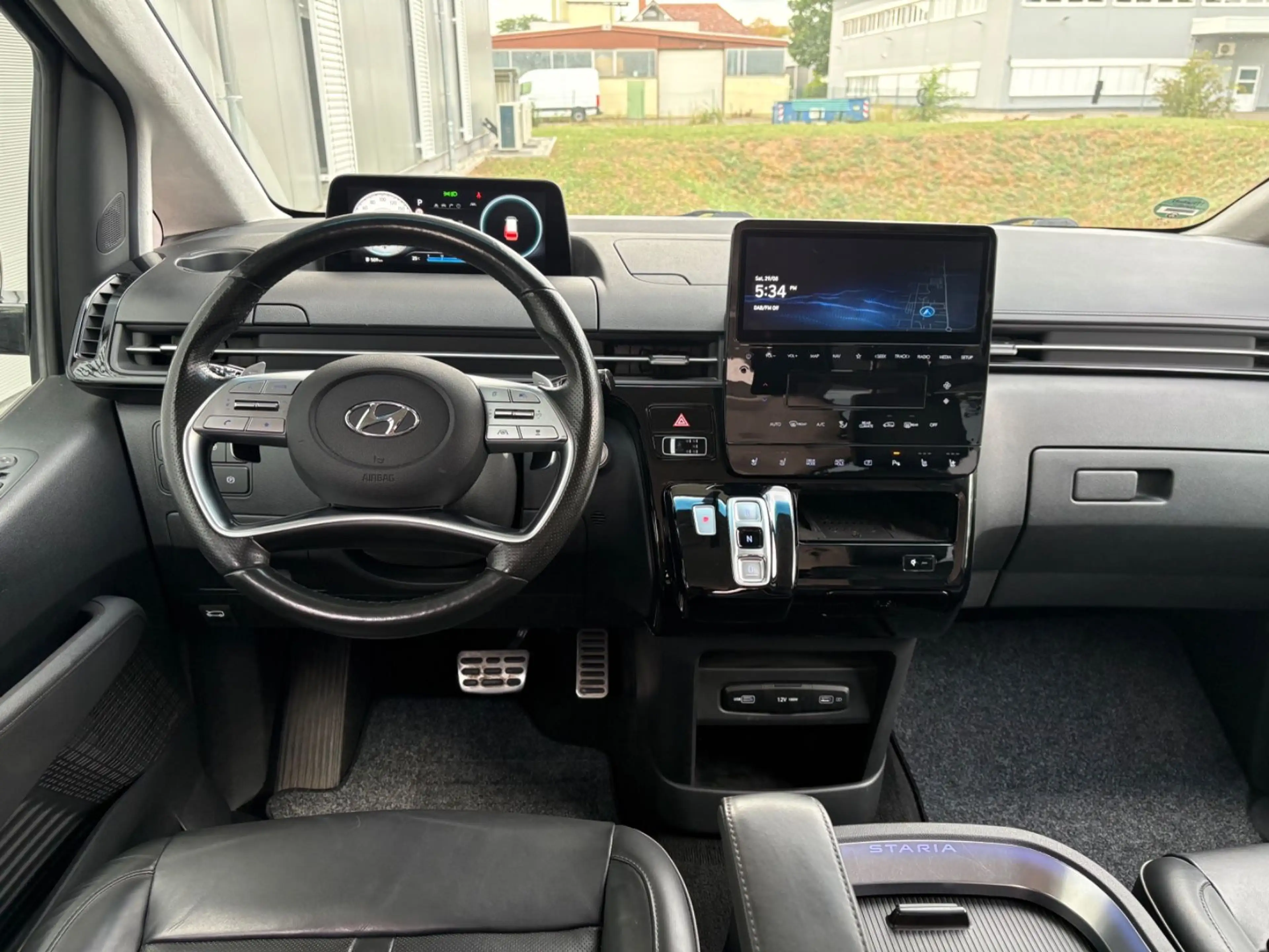 Hyundai STARIA Signature 4WD Autom Navi Leder — photo 9