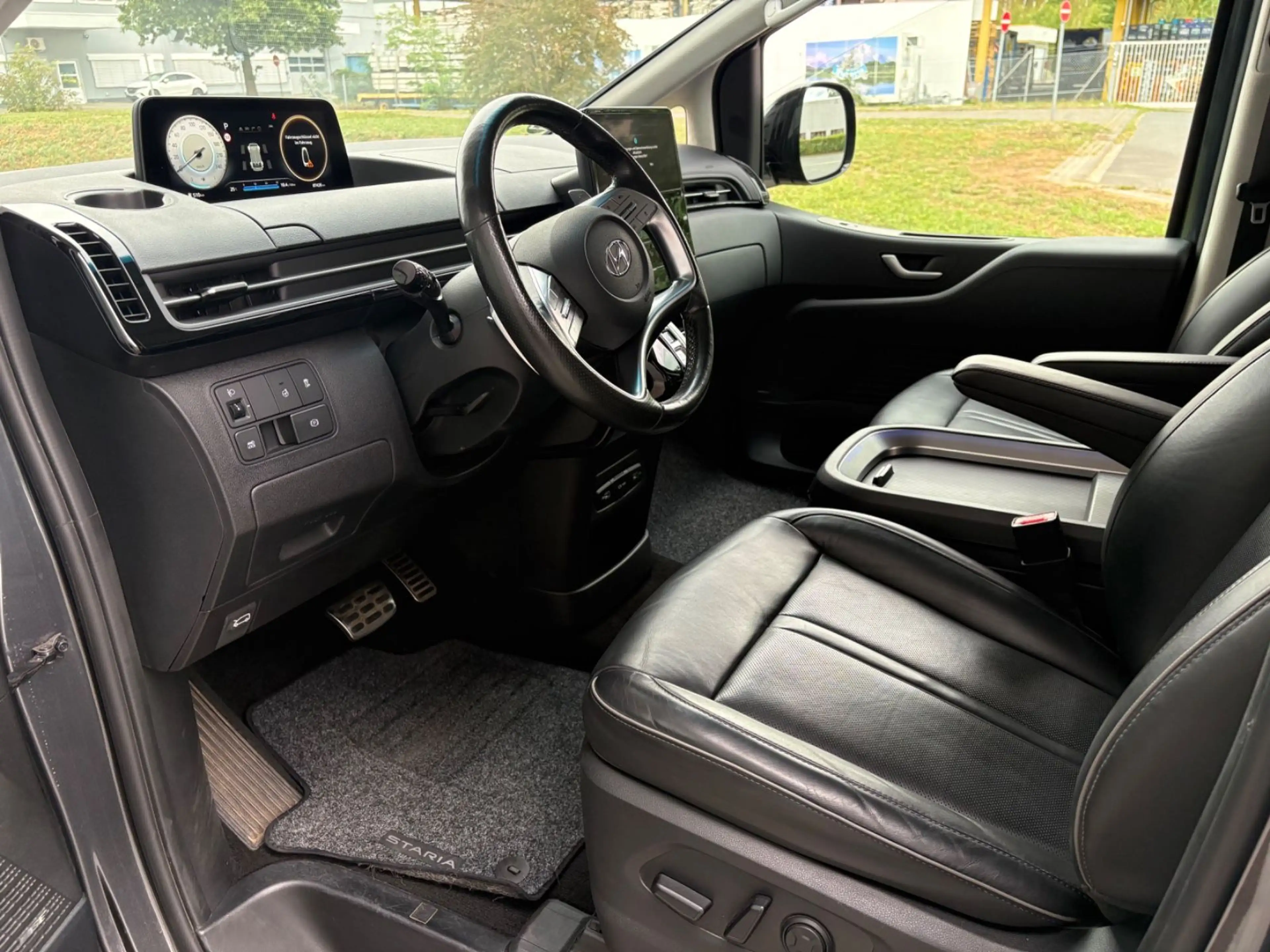 Hyundai STARIA Signature 4WD Autom Navi Leder — photo 7