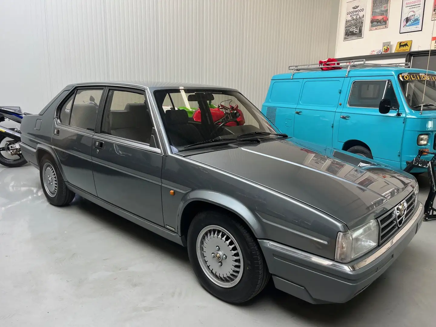 Alfa Romeo 90 2.0 iniezione 1-1985  Absolute Nieuwstaat! Grau - 2