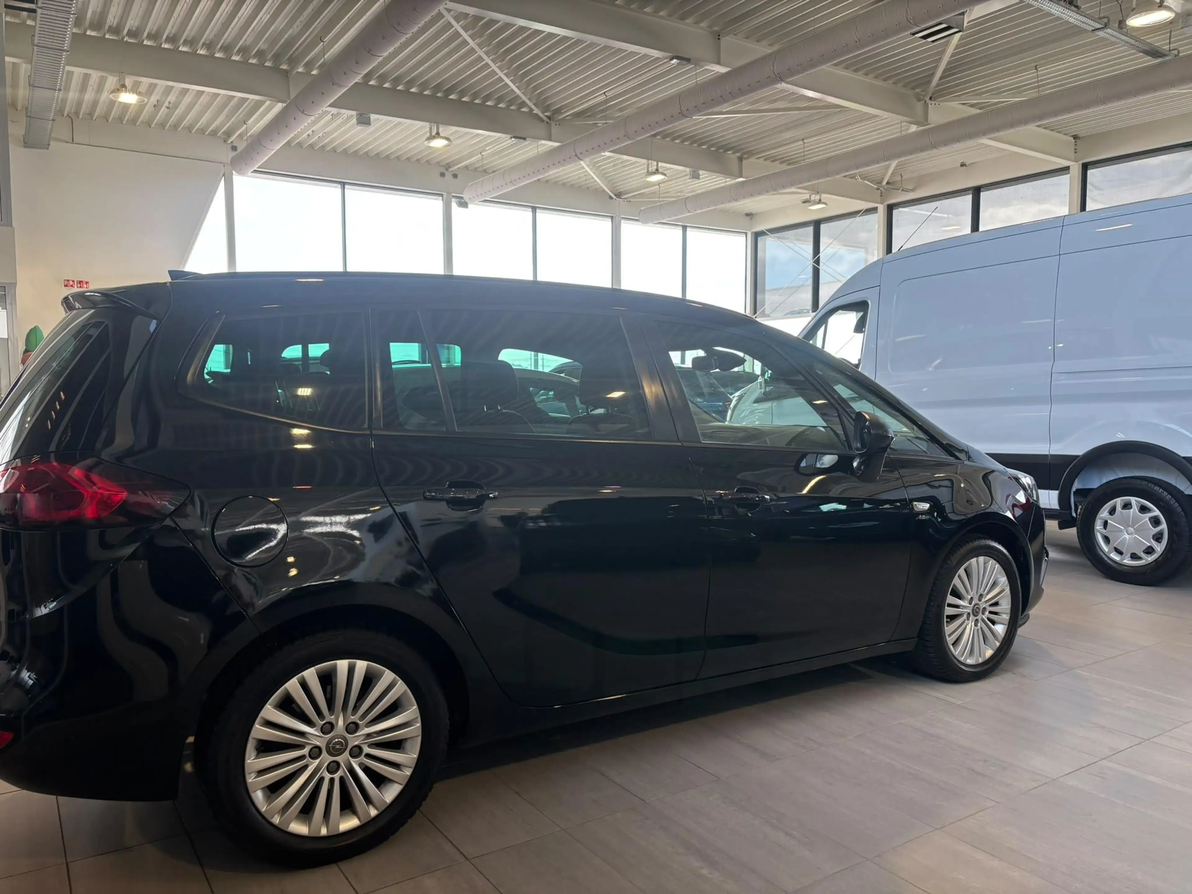 Opel Zafira Tourer 1.4 Edition — photo 3