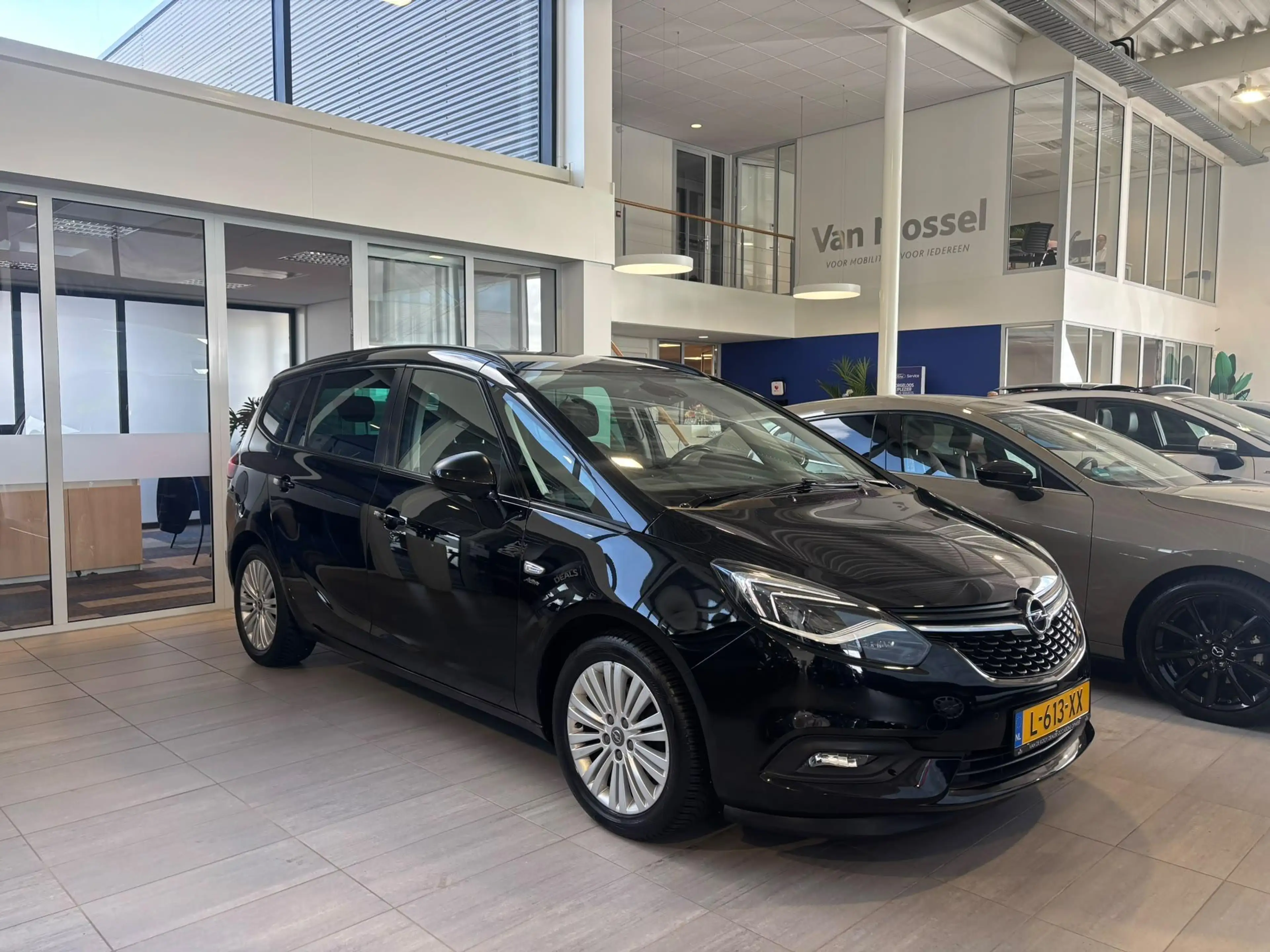 Opel Zafira Tourer 1.4 Edition — photo 2