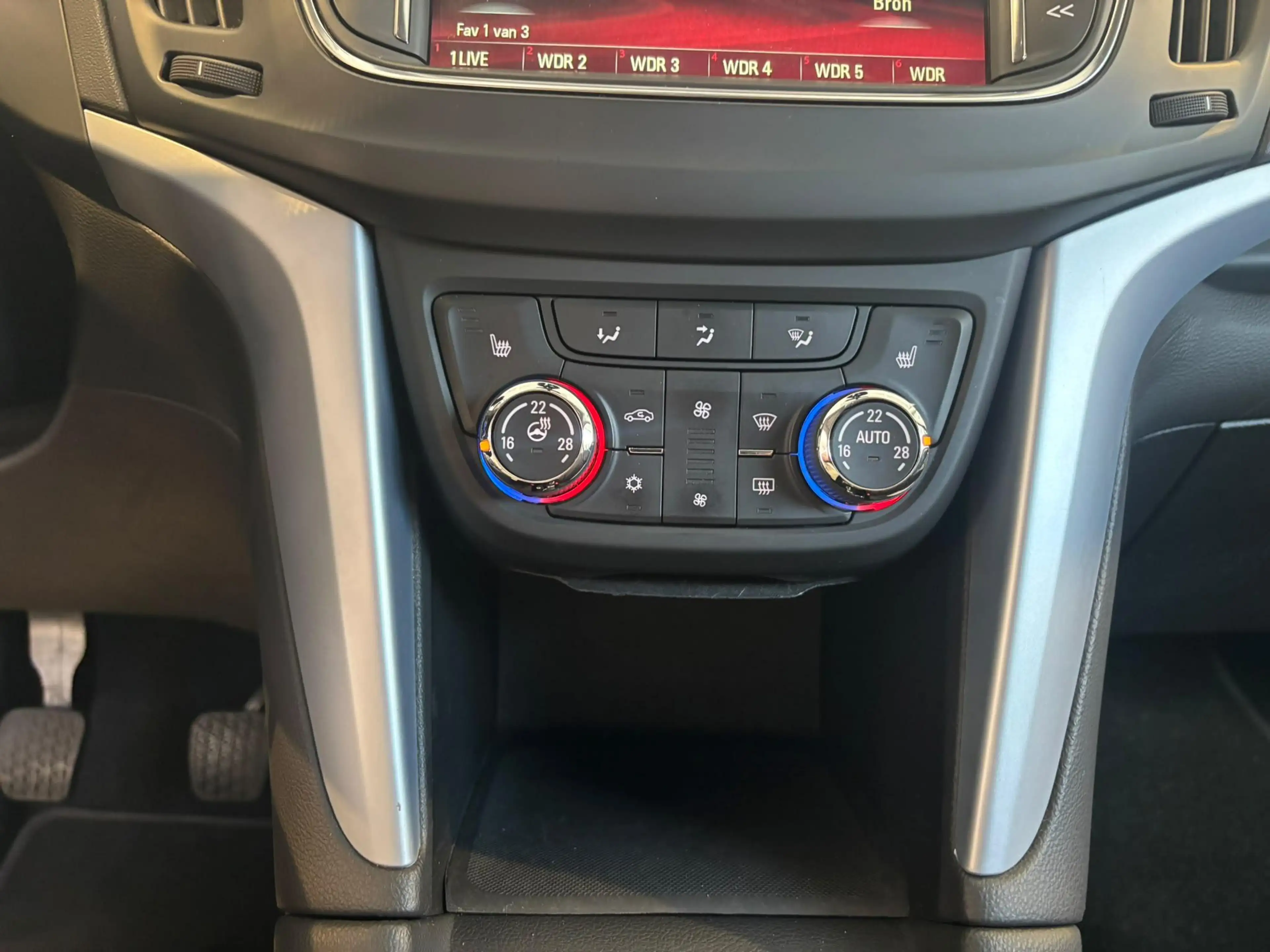 Opel Zafira Tourer 1.4 Edition — photo 11