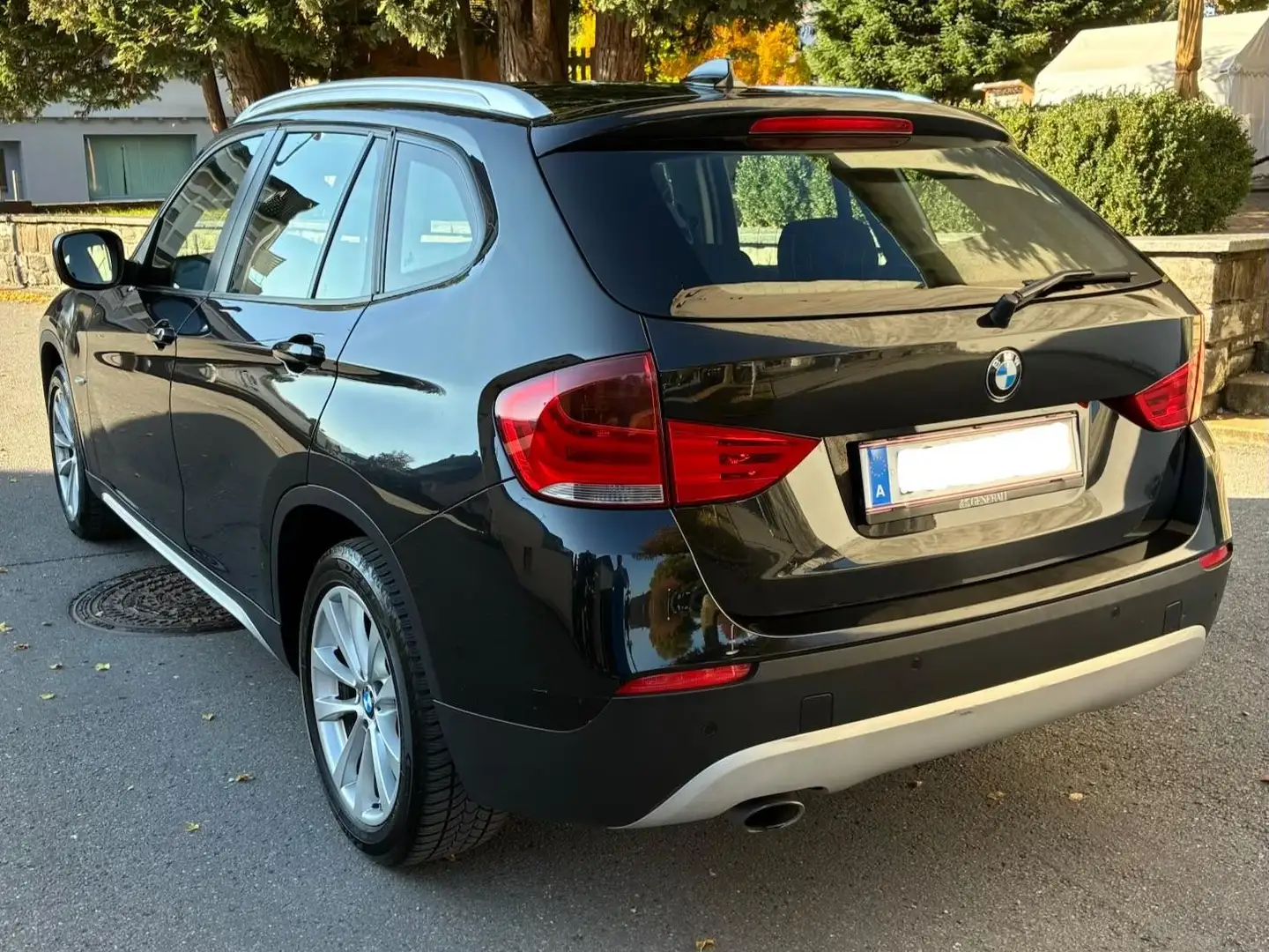 BMW X1 X1 sDrive20d Schwarz - 2