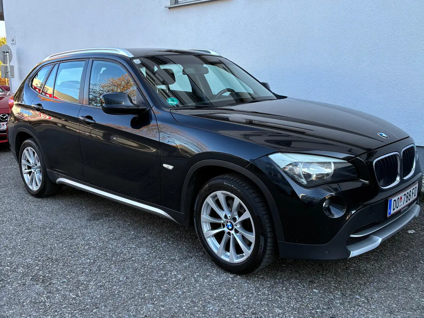 BMW X1 X1 sDrive20d Schwarz - 1
