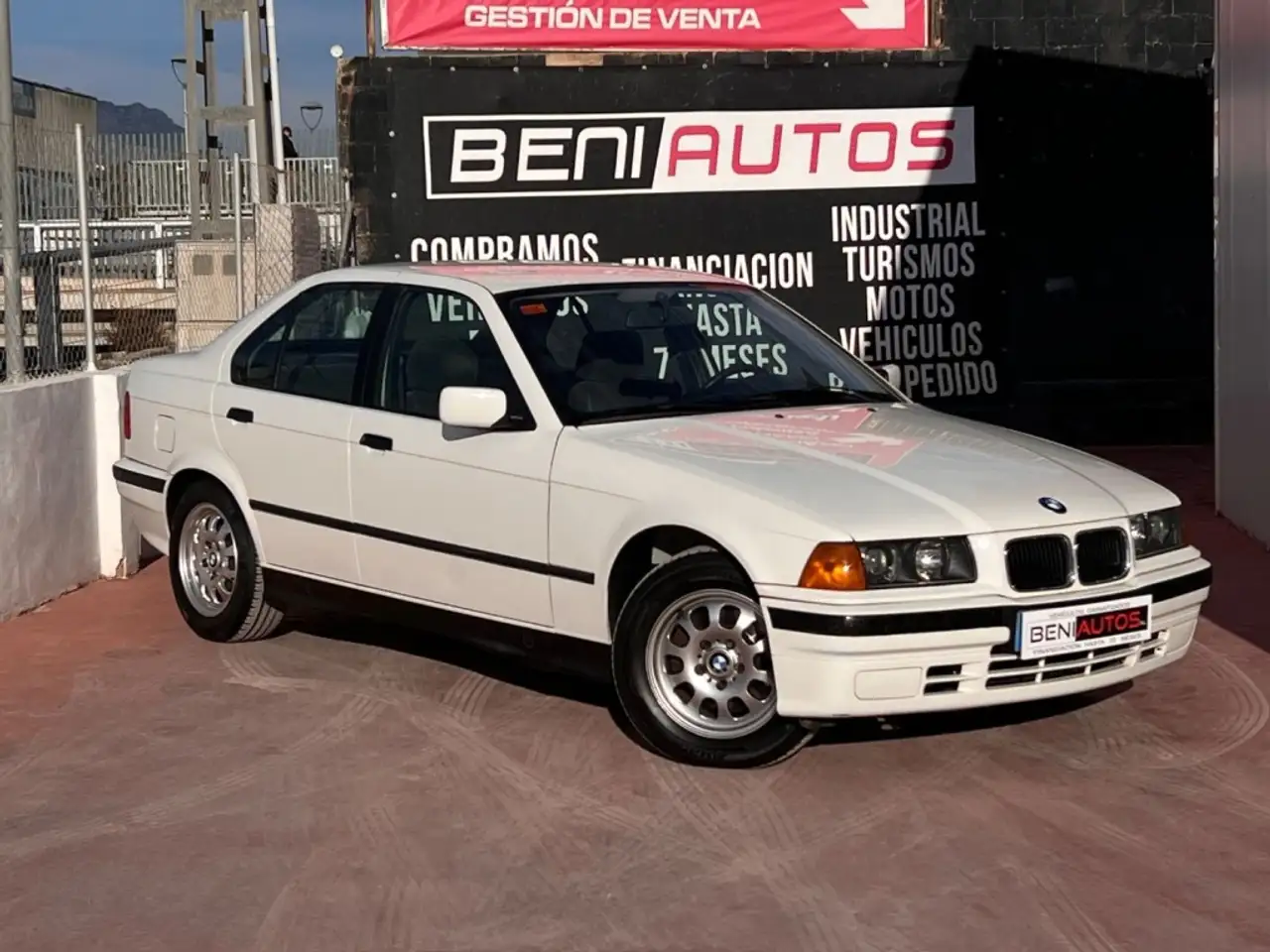 BMW 318i, foto 9