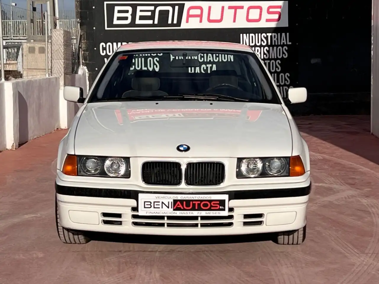 BMW 318i, foto 10