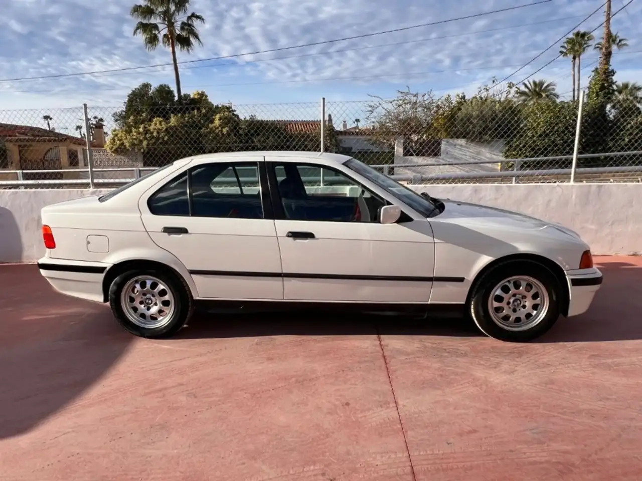 BMW 318i, foto 8