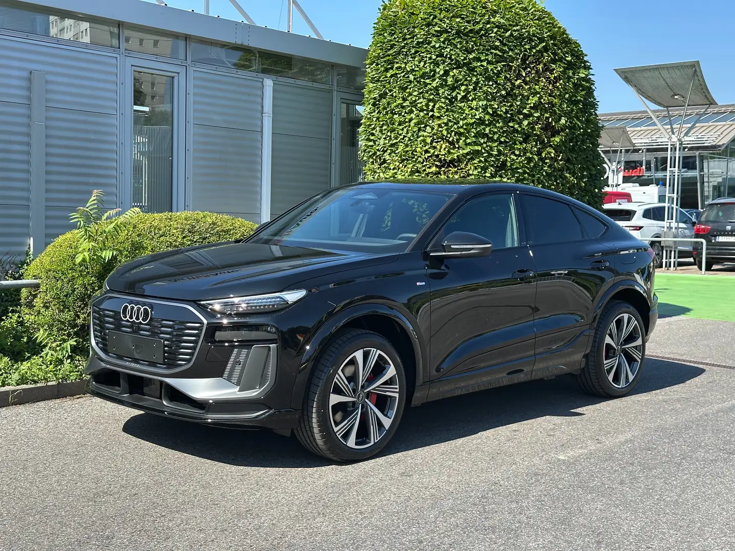 Audi Q6 Sportback e-tron quattro, AHK, PANO, SLine, 21" Чорний - 1