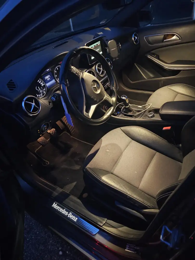 Mercedes-Benz A 180 Ambition Grijs - 1