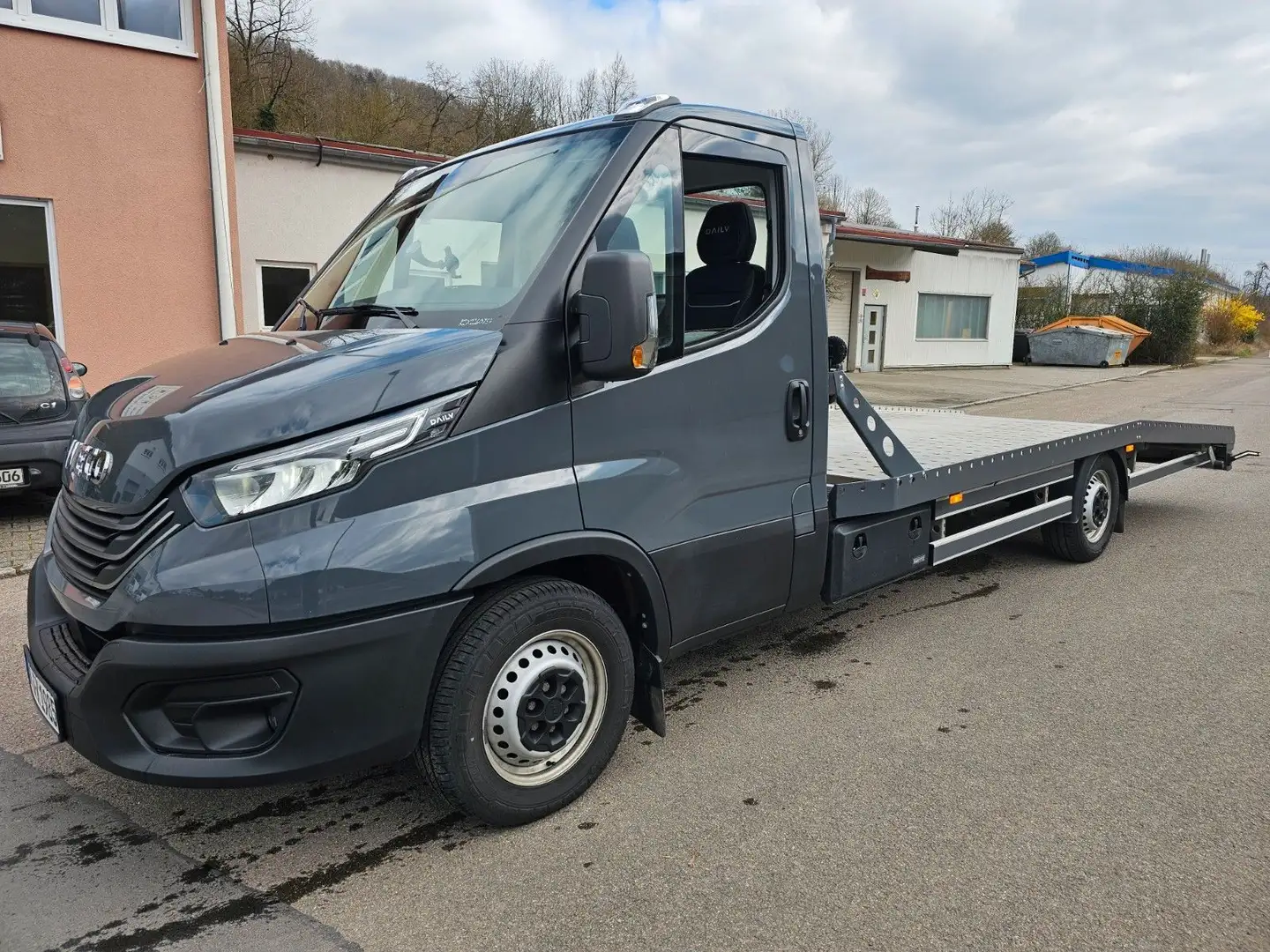 Iveco Daily 35S18 / AirPro / DAB / ACC / LED / AHK / Grau - 2