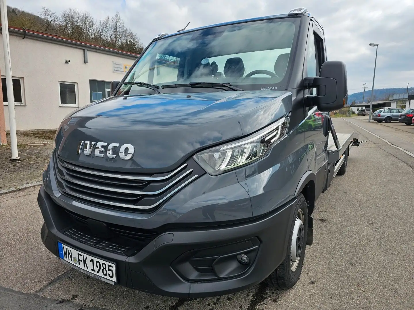 Iveco Daily 35S18 / AirPro / DAB / ACC / LED / AHK / Grau - 1