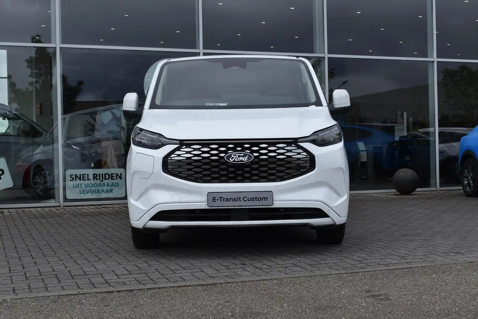 Ford E-Transit Cust. 320 L1H1 Limited 65 kWh | Uit Voorraad Lever Blanco - 2
