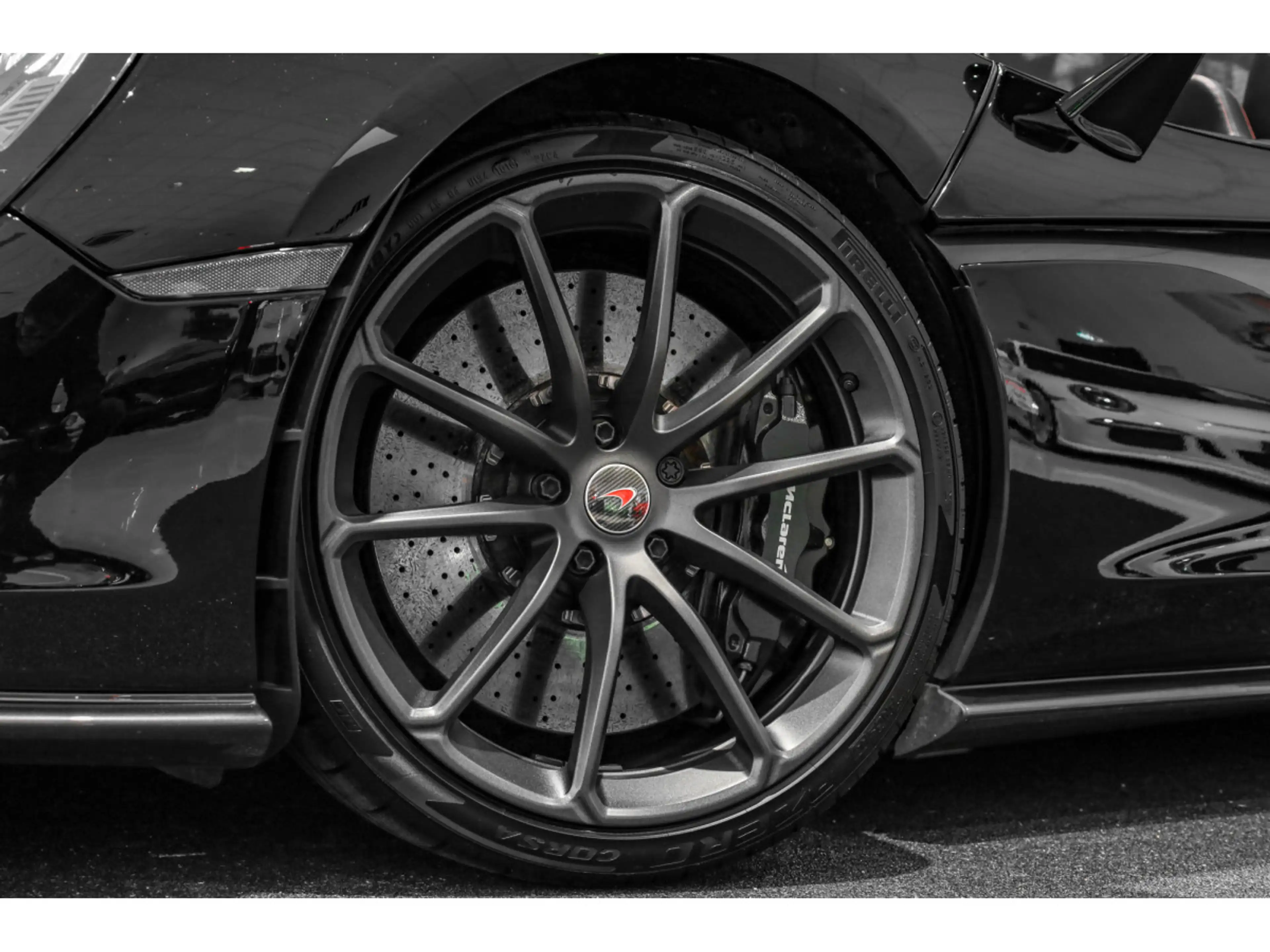 McLaren 570S Spider 3.8 V8 - FIRE BLACK — photo 8