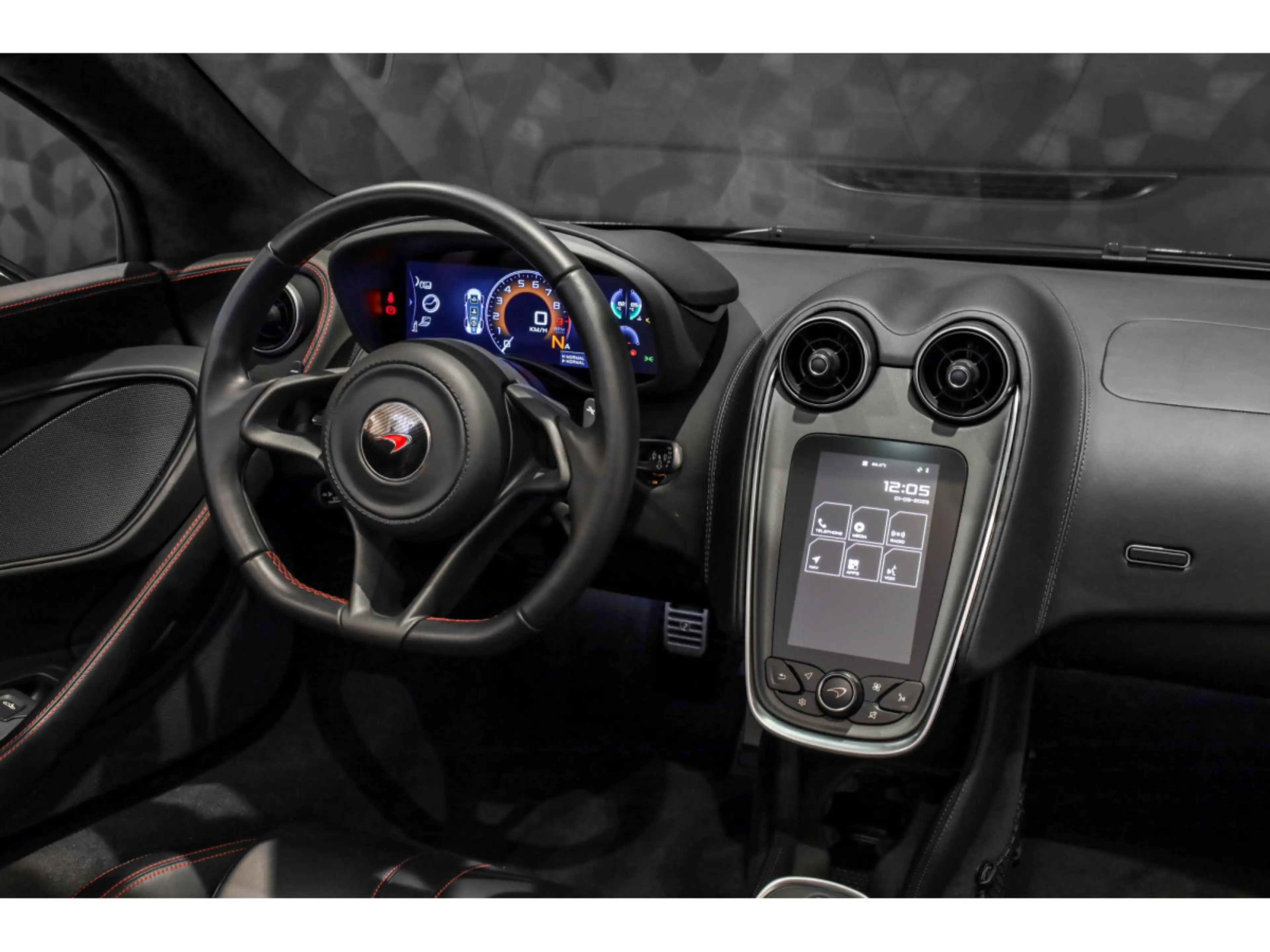 McLaren 570S Spider 3.8 V8 - FIRE BLACK — photo 12