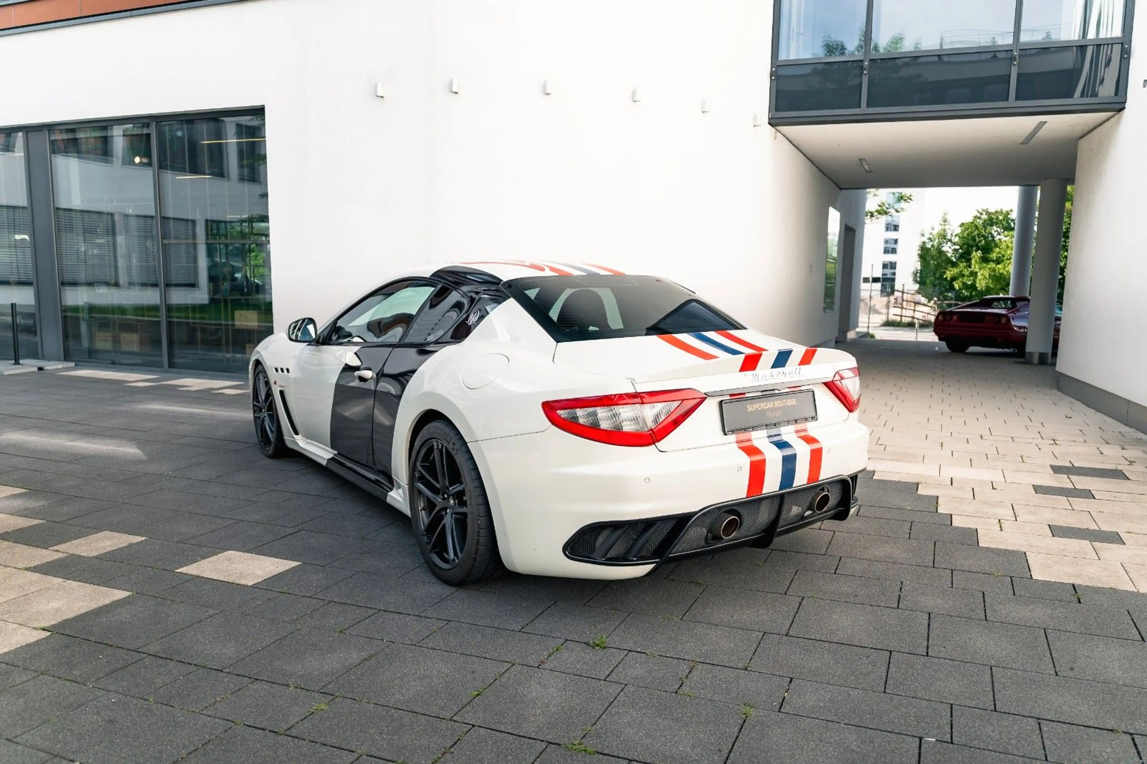Maserati GranTurismo MC-STRADALE//CCM//CARBON_SEATS//BLU-ALC//PARK.S. — photo 4