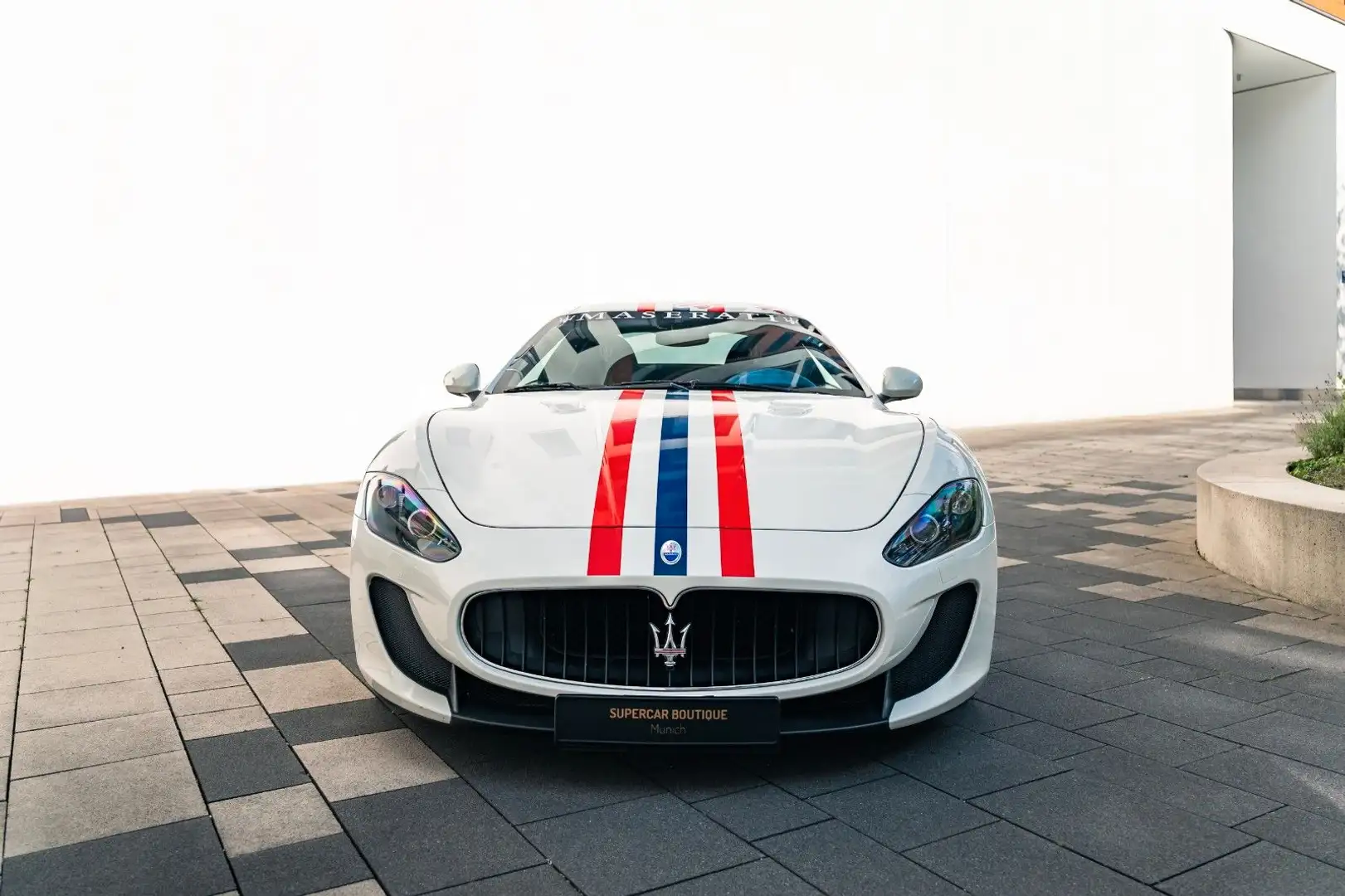 Maserati GranTurismo MC-STRADALE//CCM//CARBON_SEATS//BLU-ALC//PARK.S. Weiß - 2