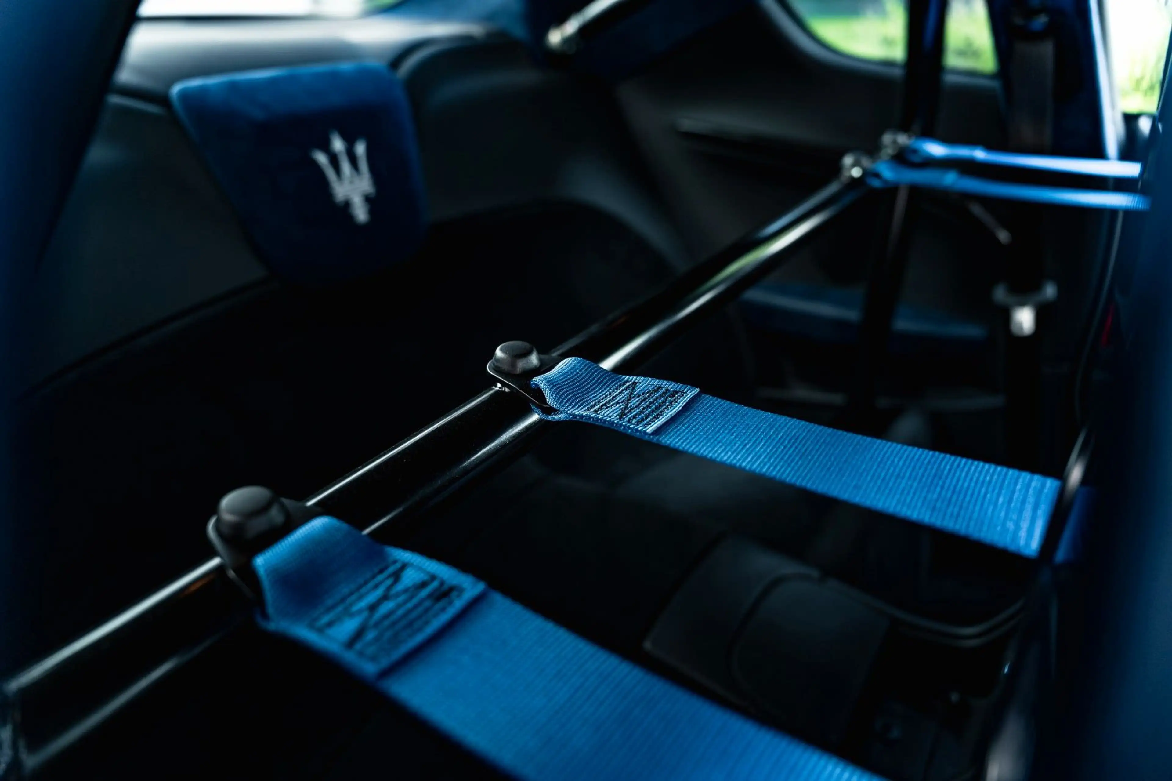 Maserati GranTurismo MC-STRADALE//CCM//CARBON_SEATS//BLU-ALC//PARK.S. — photo 15