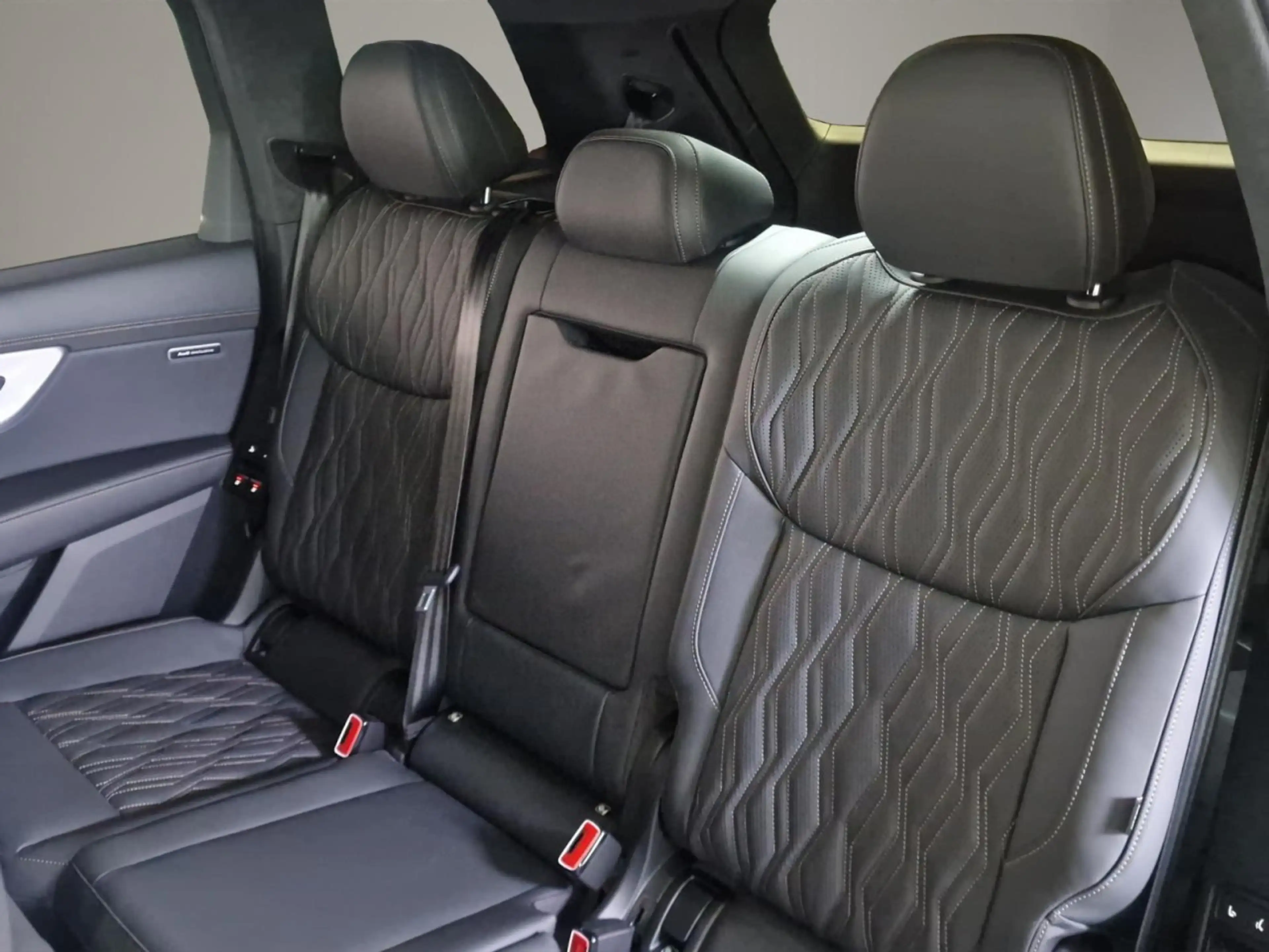 Audi Q7 SUV TDI quattro tiptronic Luft B&O Shz Klima Navi — photo 13