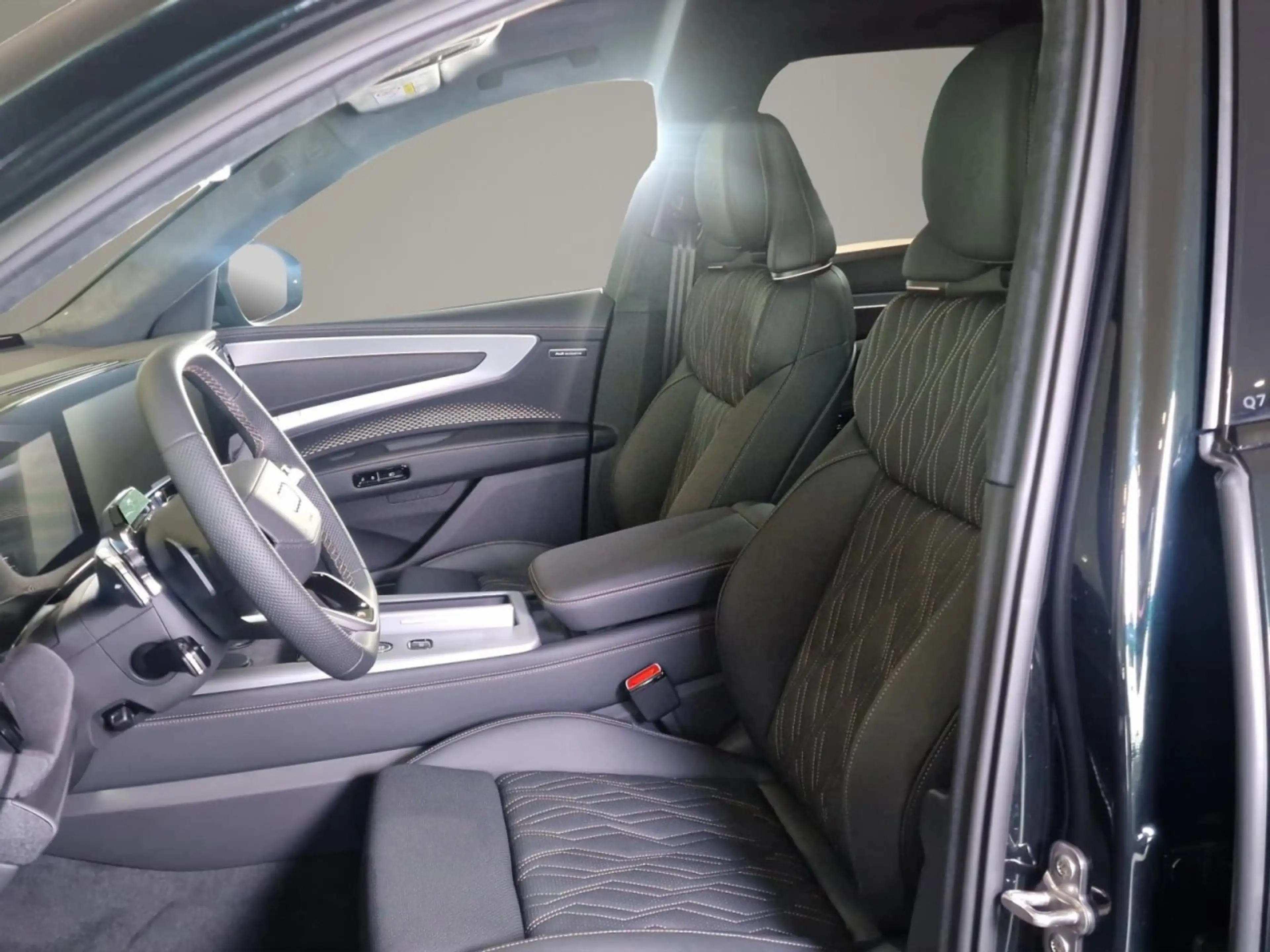 Audi Q7 SUV TDI quattro tiptronic Luft B&O Shz Klima Navi — photo 9