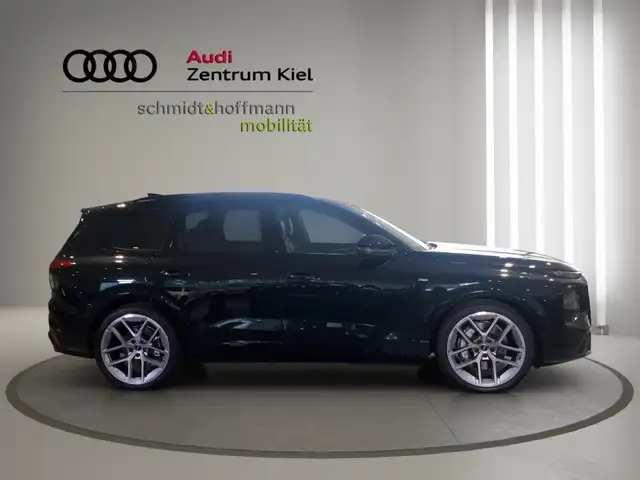 Audi Q7 view 7