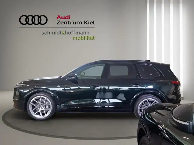 Audi Q7 view 3