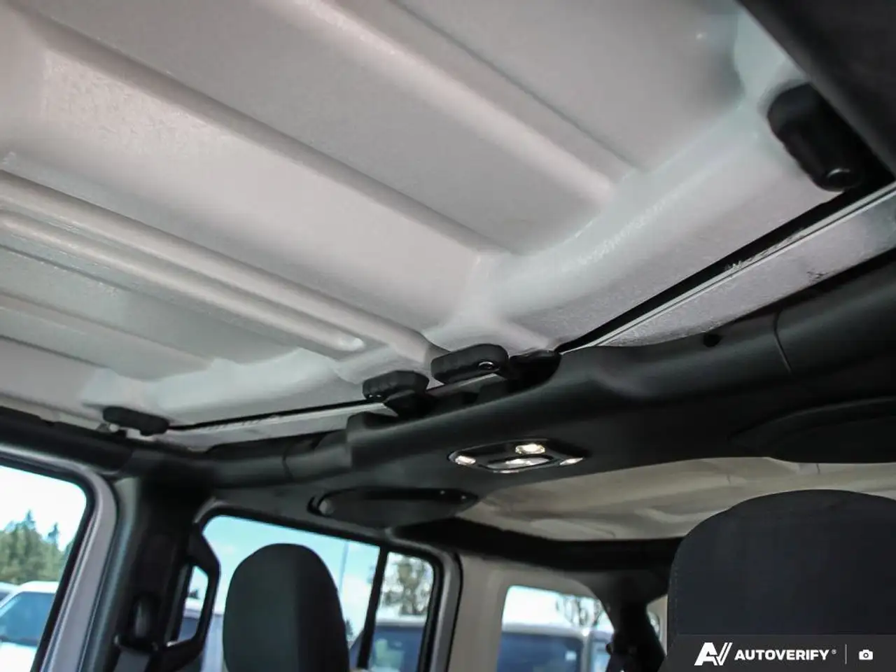 Jeep Wrangler снимка Jeep Wrangler