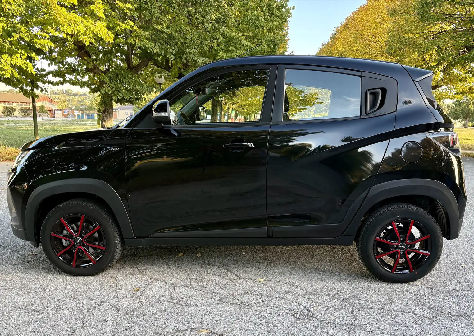 Mahindra KUV100 1.2 NXT 2WD K6+ - 1