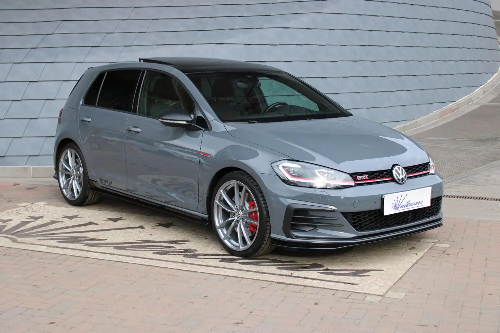 Volkswagen Golf GTI 2.0TSI TCR DSG AKRAPOVIC-TETTO-DYNAUDIO Šedá - 1