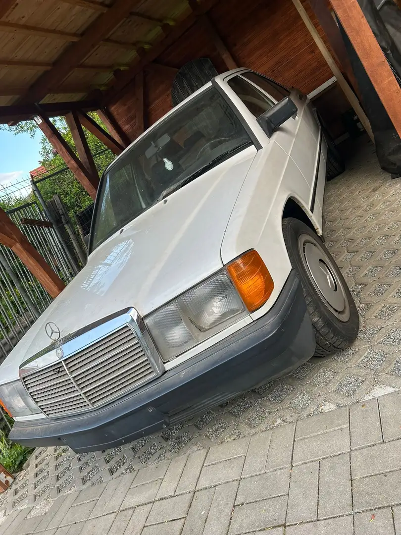 Mercedes-Benz 190 E - 1