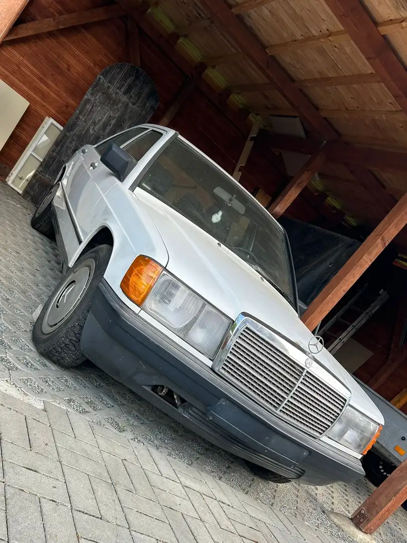 Mercedes-Benz 190 E - 2