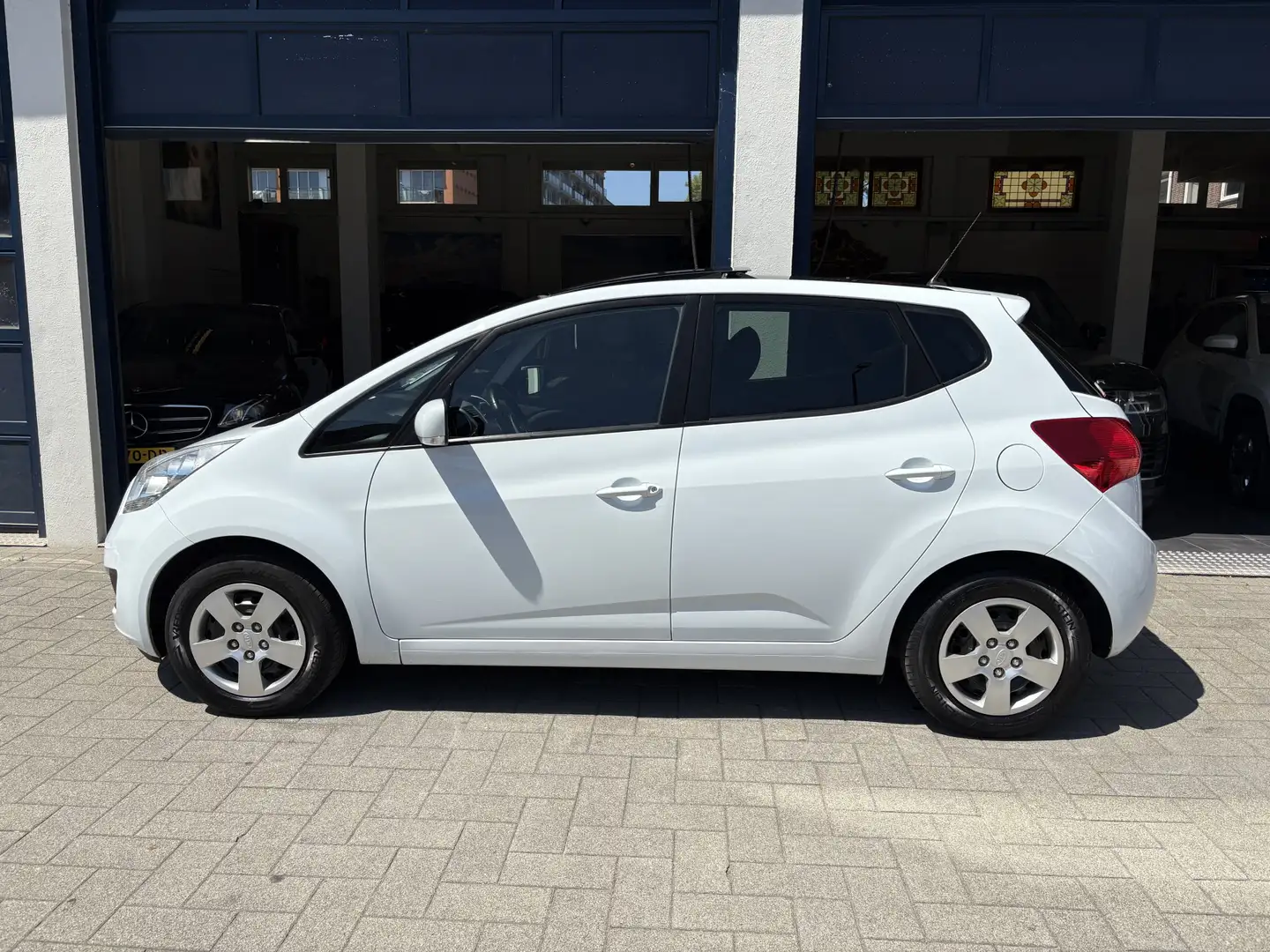 Kia Venga 1.4 CVVT Vibe 1 EIGENAAR/PANO/NAVI/CAMERA White - 2