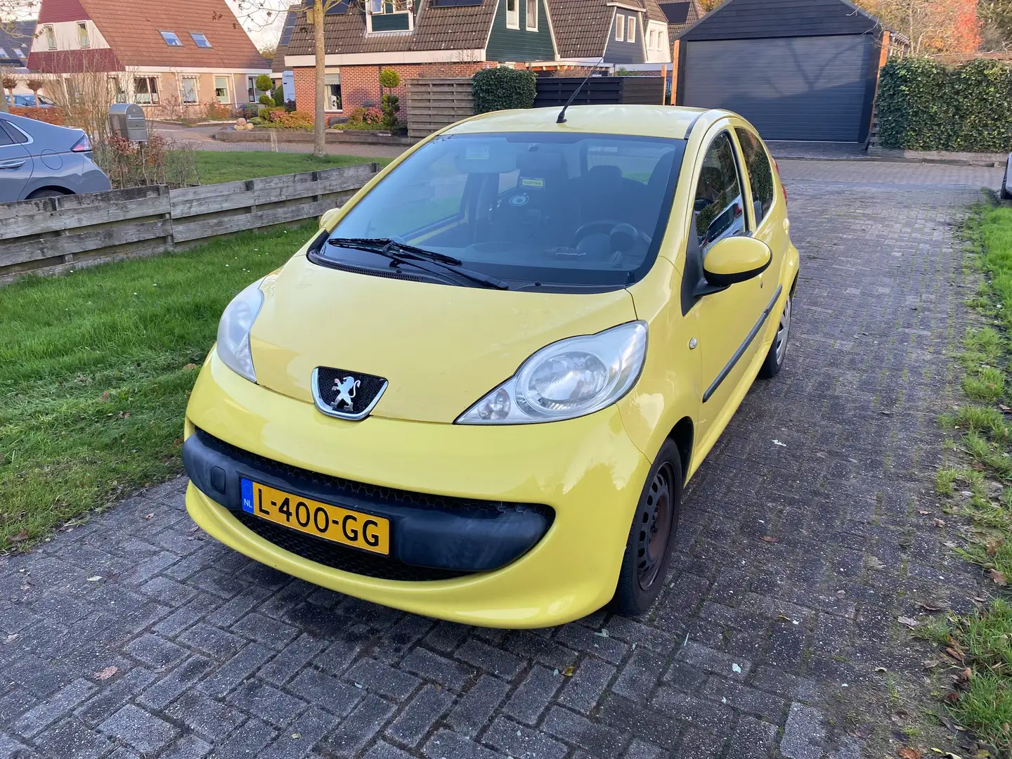 Peugeot 107 107 1.0-12V XR Geel - 1